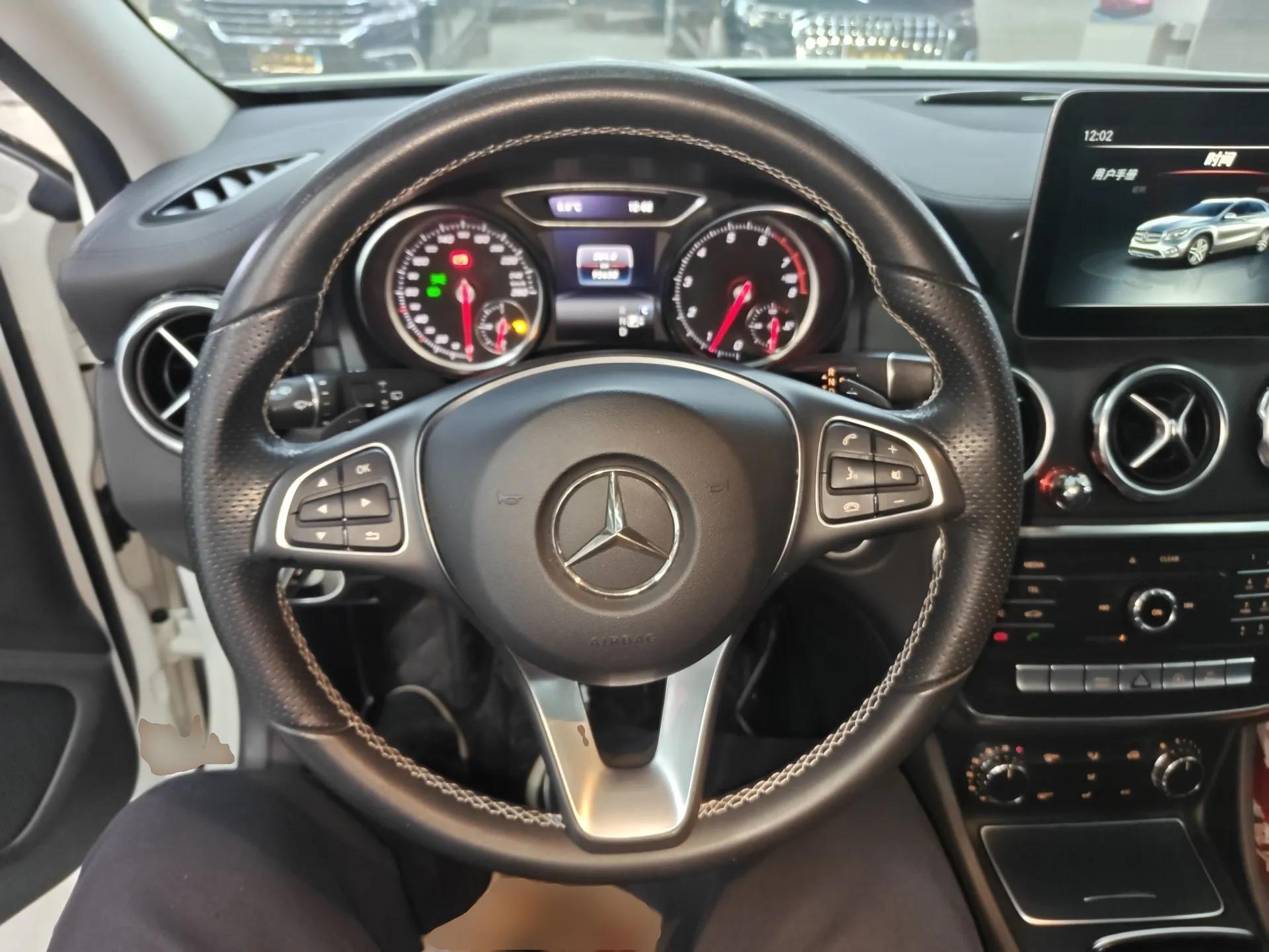 Mercedes-Benz GLA 2017 GLA 200 Fashion Model — миниатюра 12