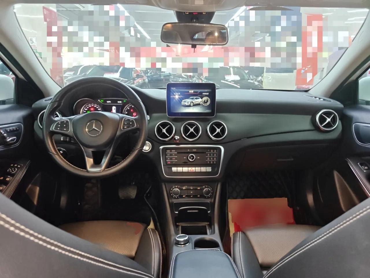 Mercedes-Benz GLA 2017 GLA 200 Fashion Model — миниатюра 20