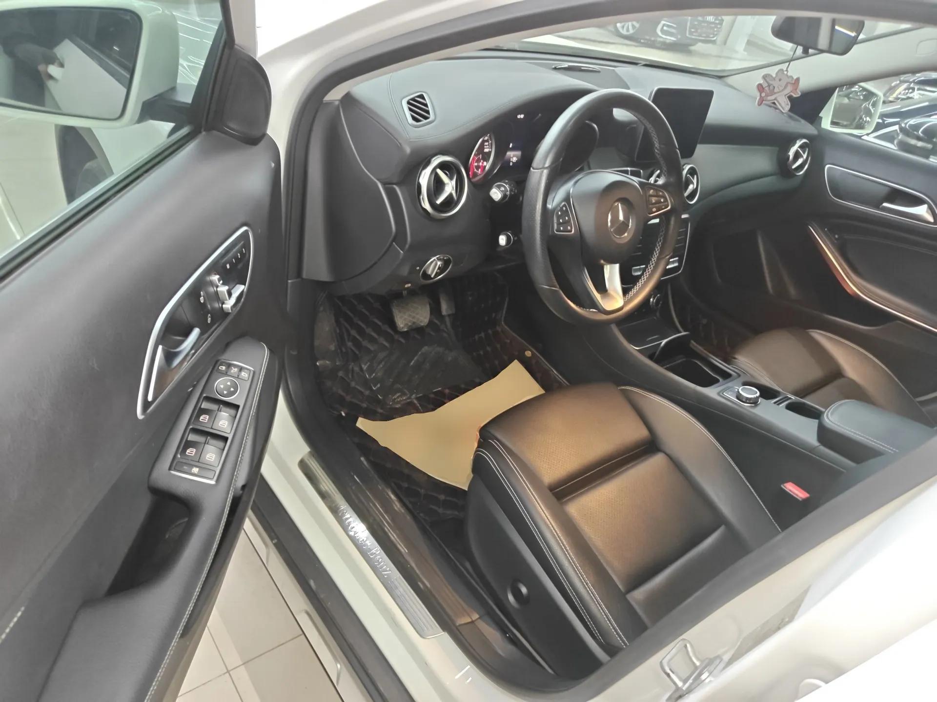 Mercedes-Benz GLA 2017 GLA 200 Fashion Model — миниатюра 21
