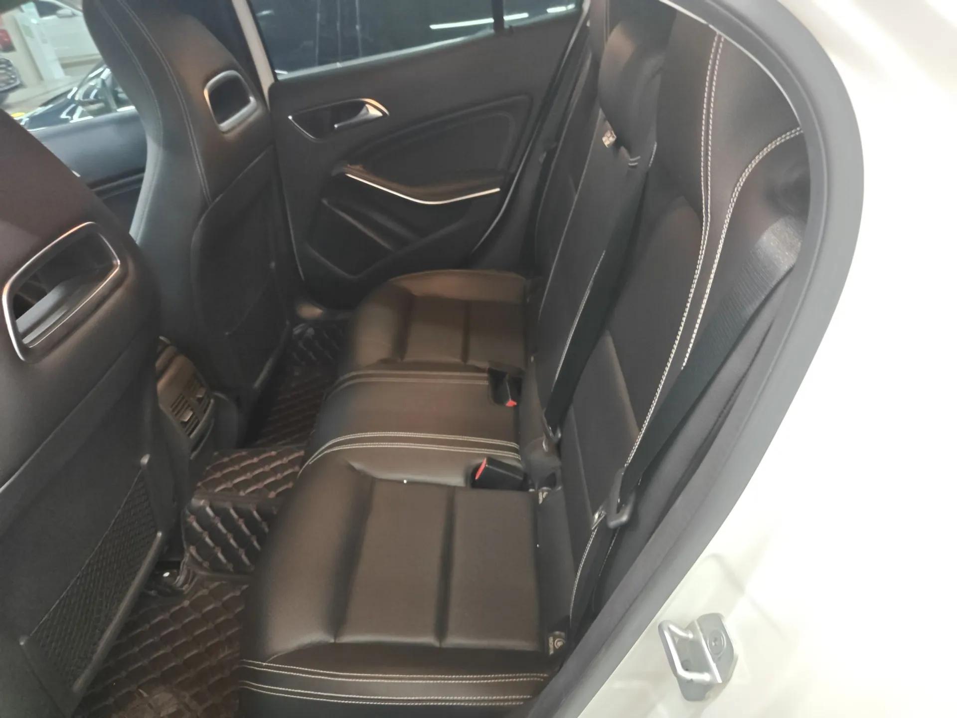 Mercedes-Benz GLA 2017 GLA 200 Fashion Model — миниатюра 22