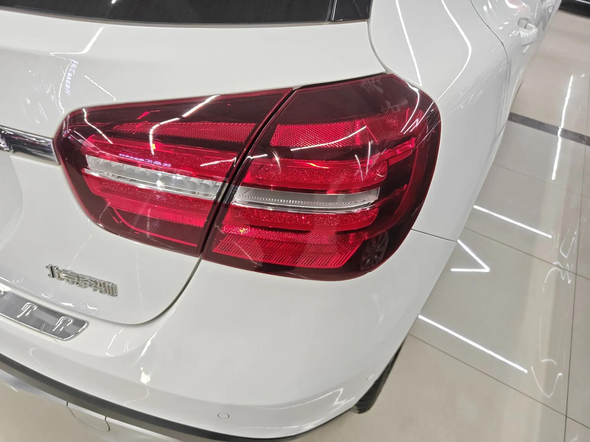 Mercedes-Benz GLA 2017 GLA 200 Fashion Model — миниатюра 8