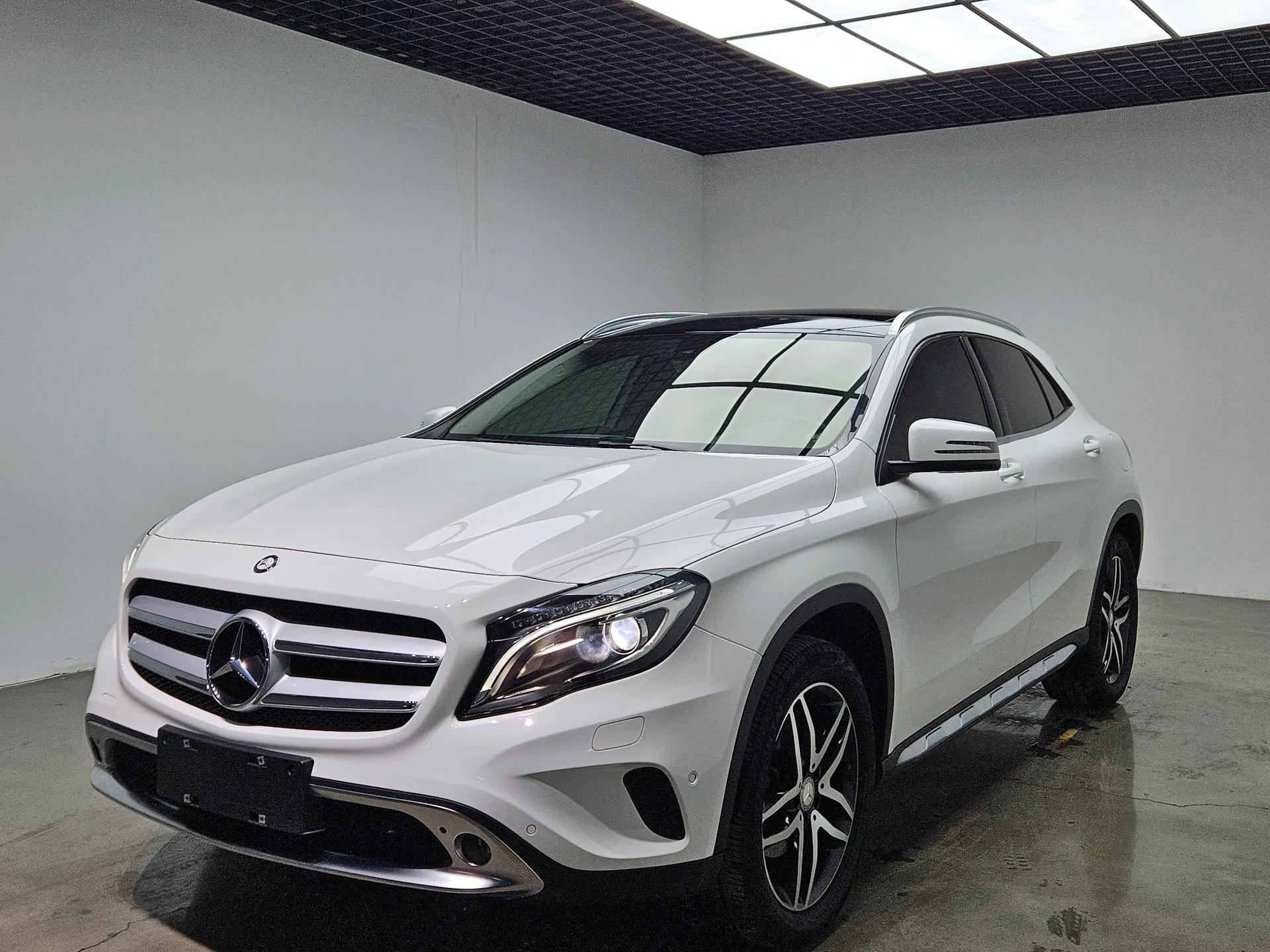 Mercedes-Benz GLA 2016 GLA 200 Fashion Model — миниатюра 1