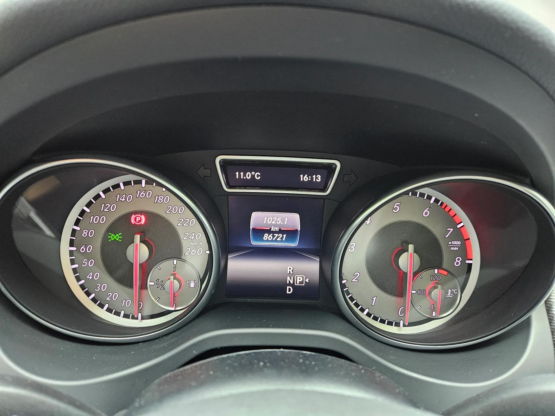 Mercedes-Benz GLA 2016 GLA 200 Fashion Model — миниатюра 11