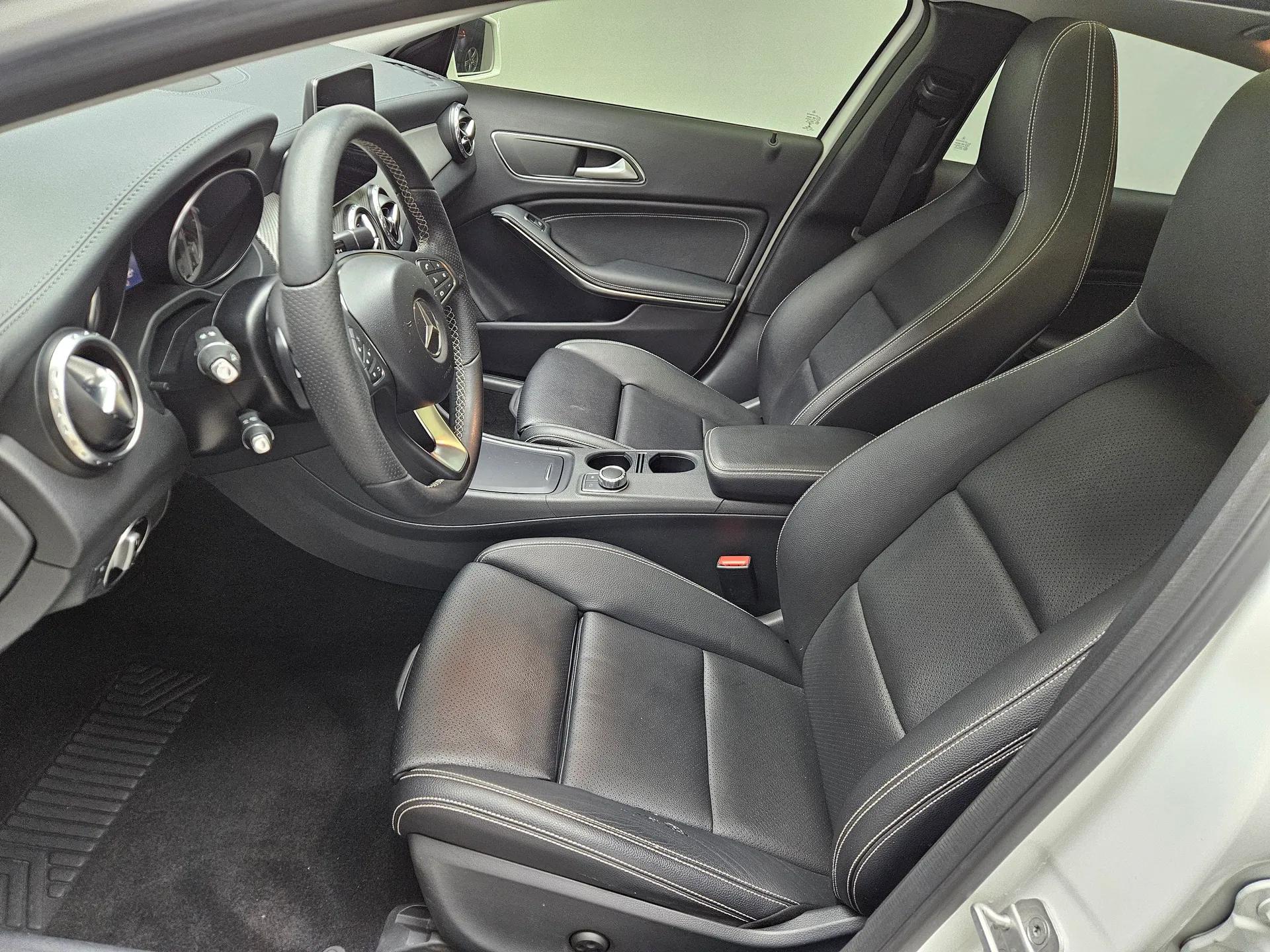 Mercedes-Benz GLA 2016 GLA 200 Fashion Model — миниатюра 17