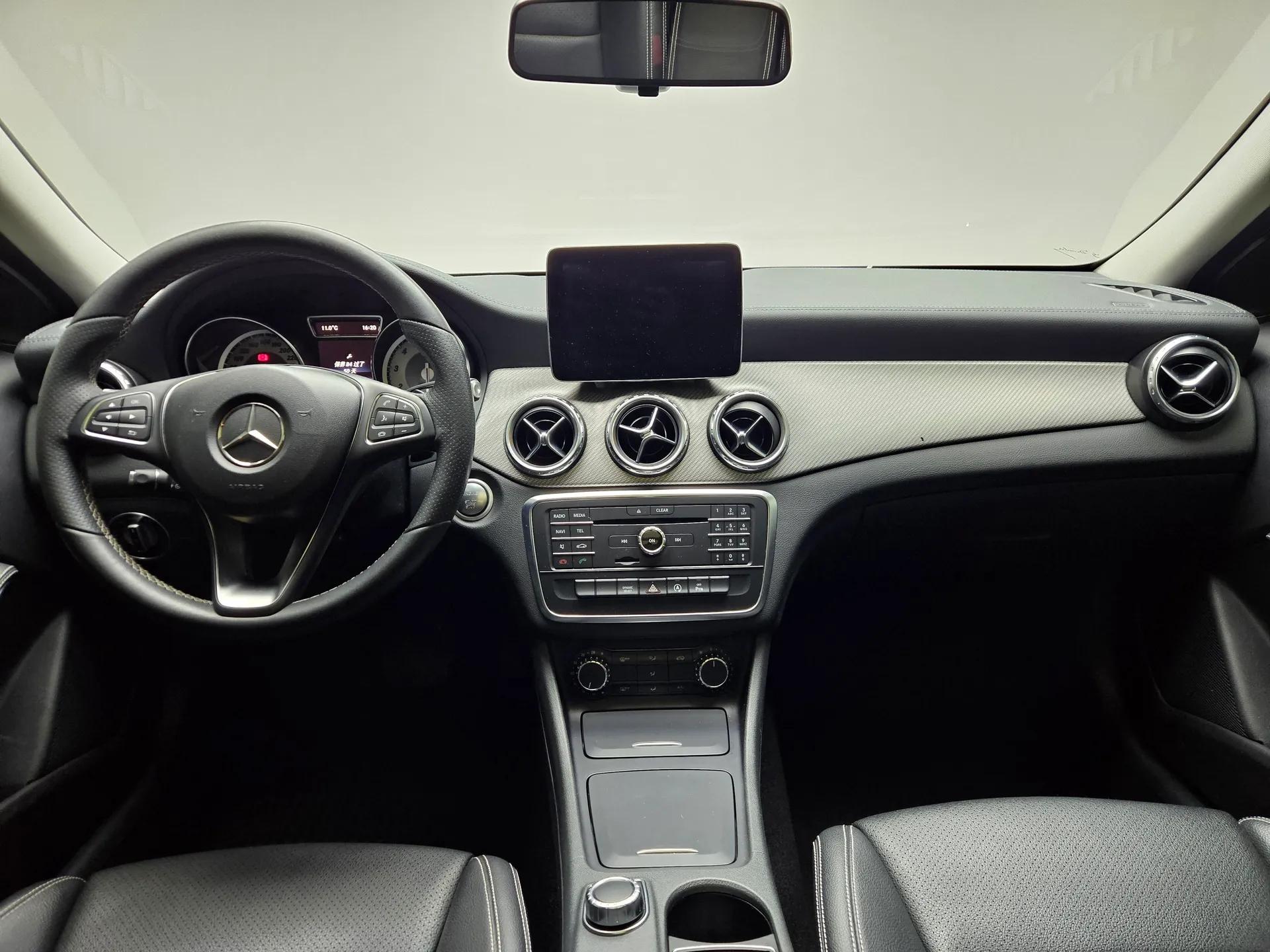 Mercedes-Benz GLA 2016 GLA 200 Fashion Model — миниатюра 18