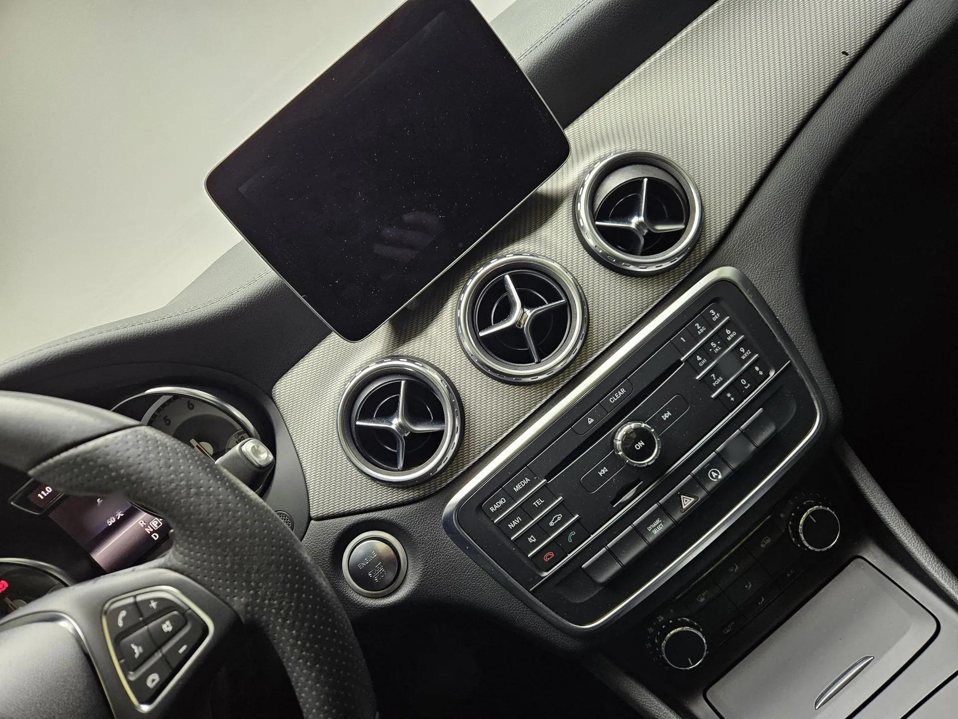 Mercedes-Benz GLA 2016 GLA 200 Fashion Model — миниатюра 20