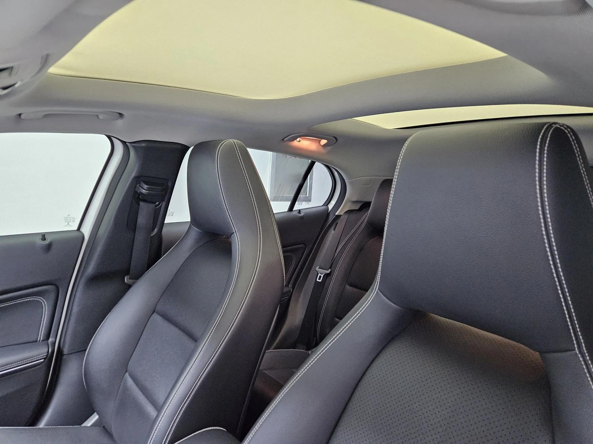 Mercedes-Benz GLA 2016 GLA 200 Fashion Model — миниатюра 22