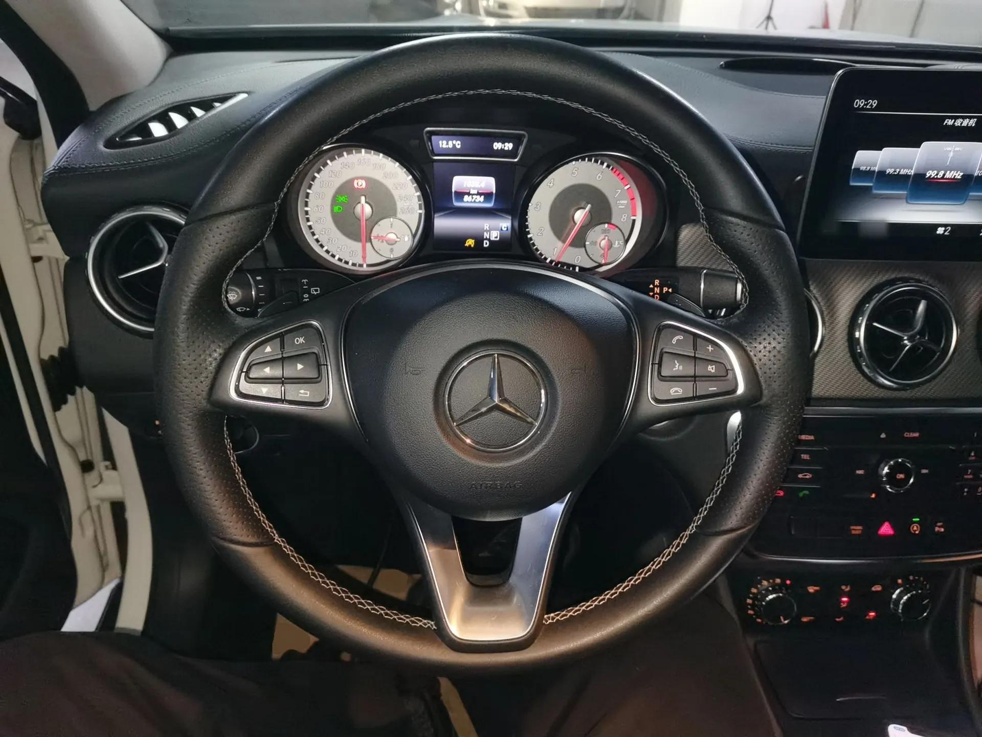 Mercedes-Benz GLA 2016 GLA 200 Fashion Model — миниатюра 9