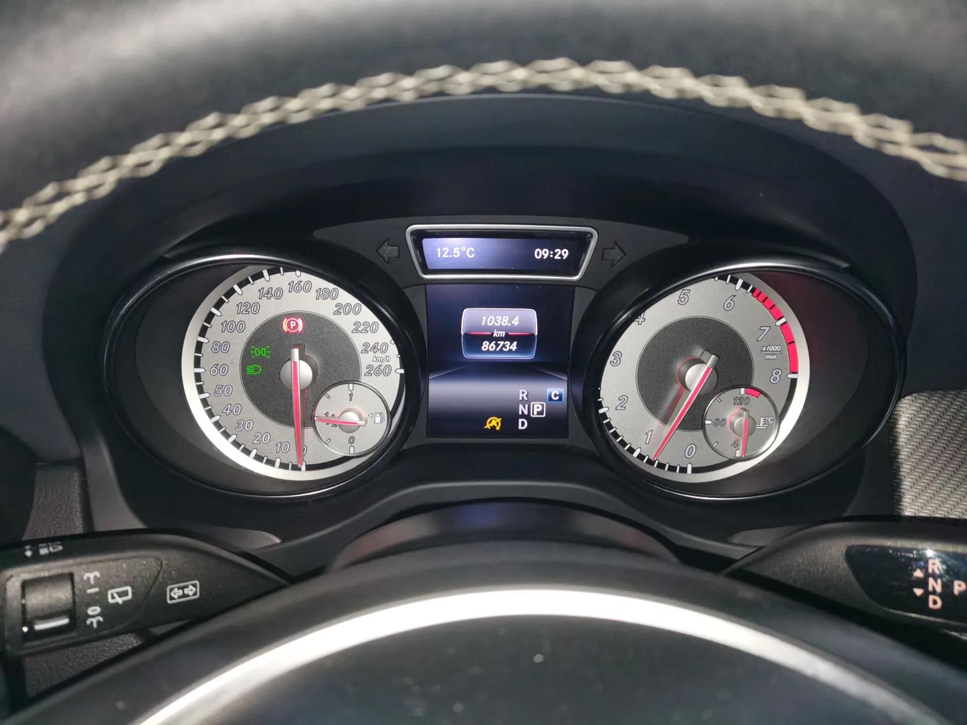 Mercedes-Benz GLA 2016 GLA 200 Fashion Model — миниатюра 10