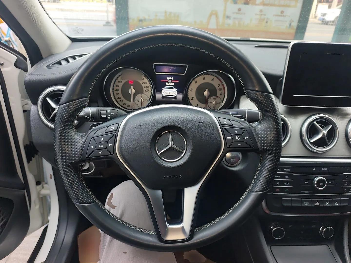 Mercedes-Benz GLA 2016 GLA 200 Fashion Model — миниатюра 14