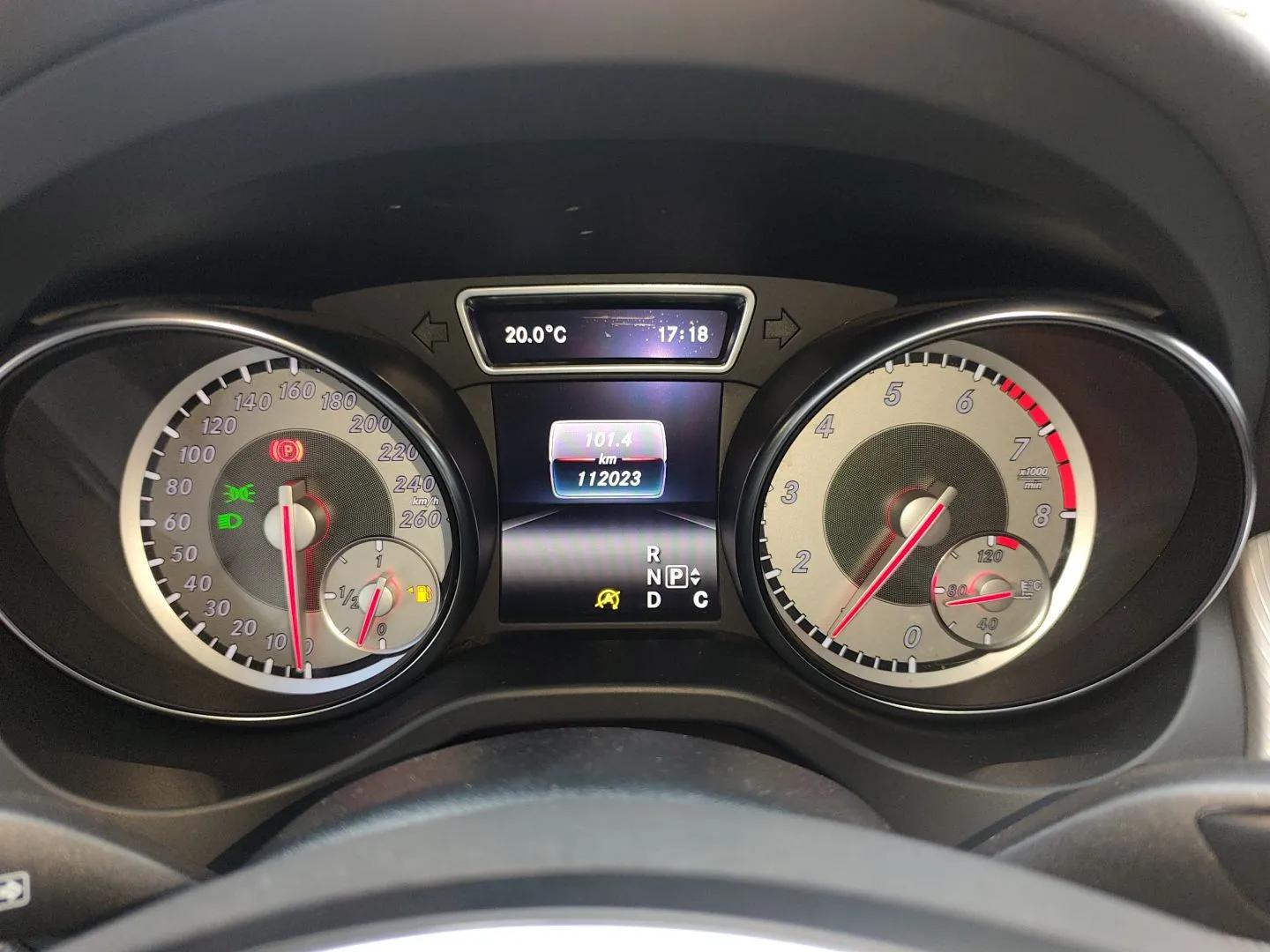 Mercedes-Benz GLA 2016 GLA 200 Fashion Model — миниатюра 15