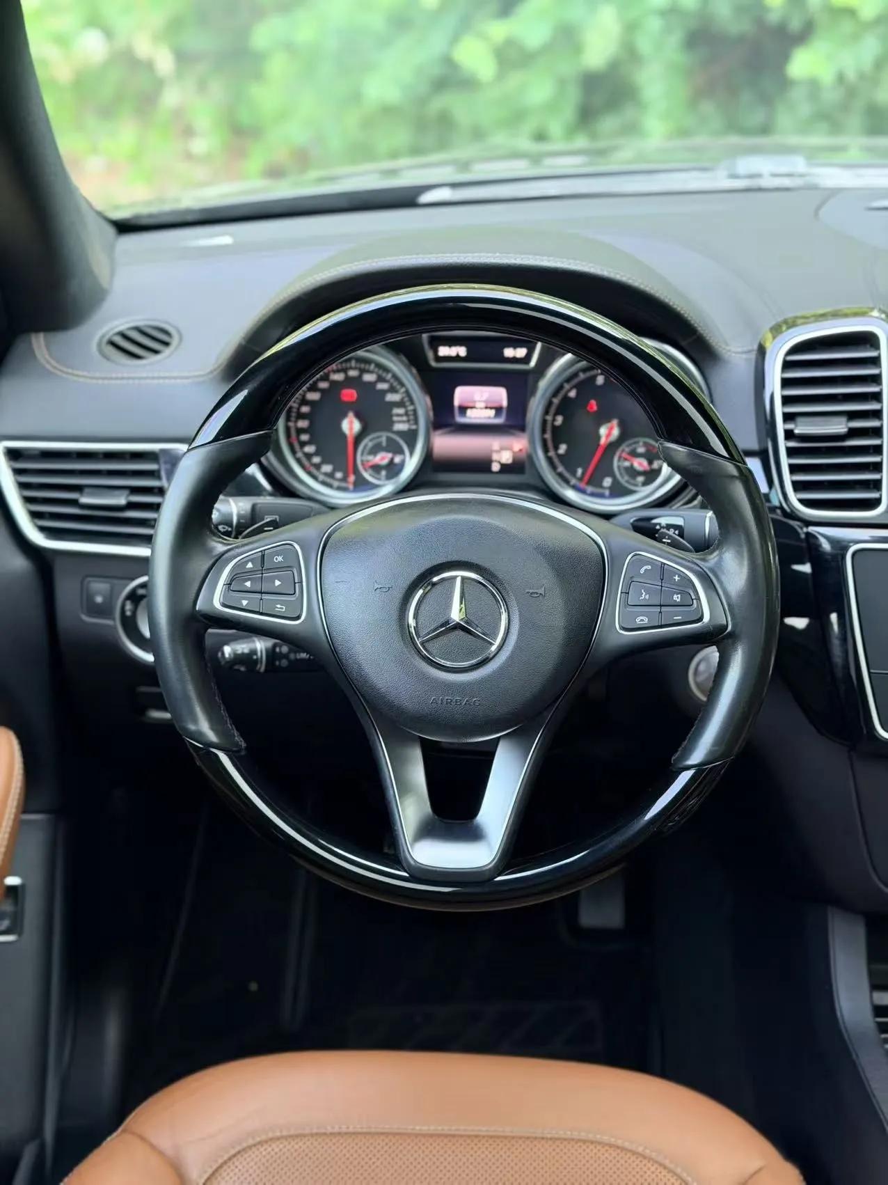 Mercedes-Benz GLE Coupe 2017 GLE 500 4MATIC Coupe SUV — миниатюра 11