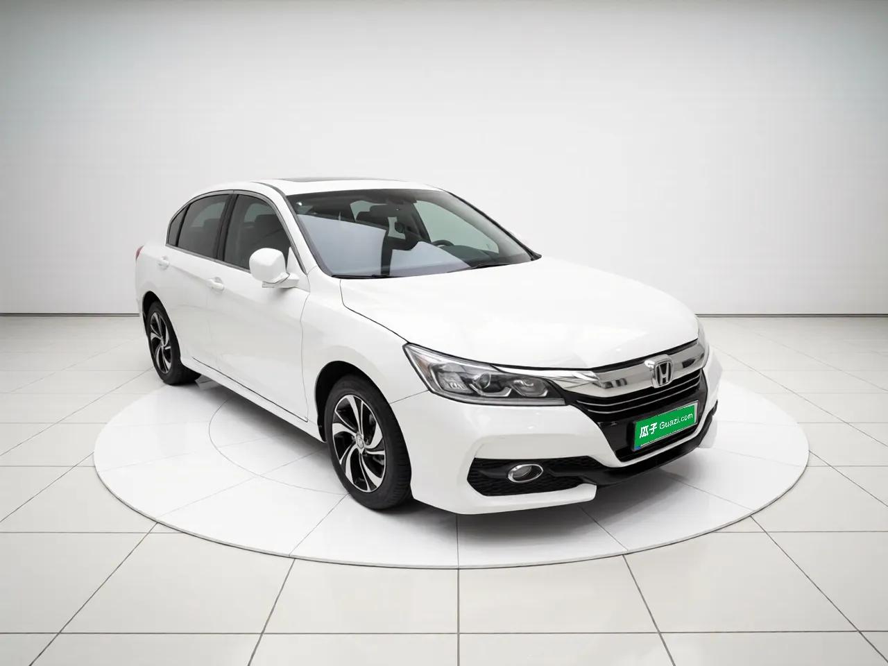 Honda Accord 2016 2.0L Luxury Edition — миниатюра 3