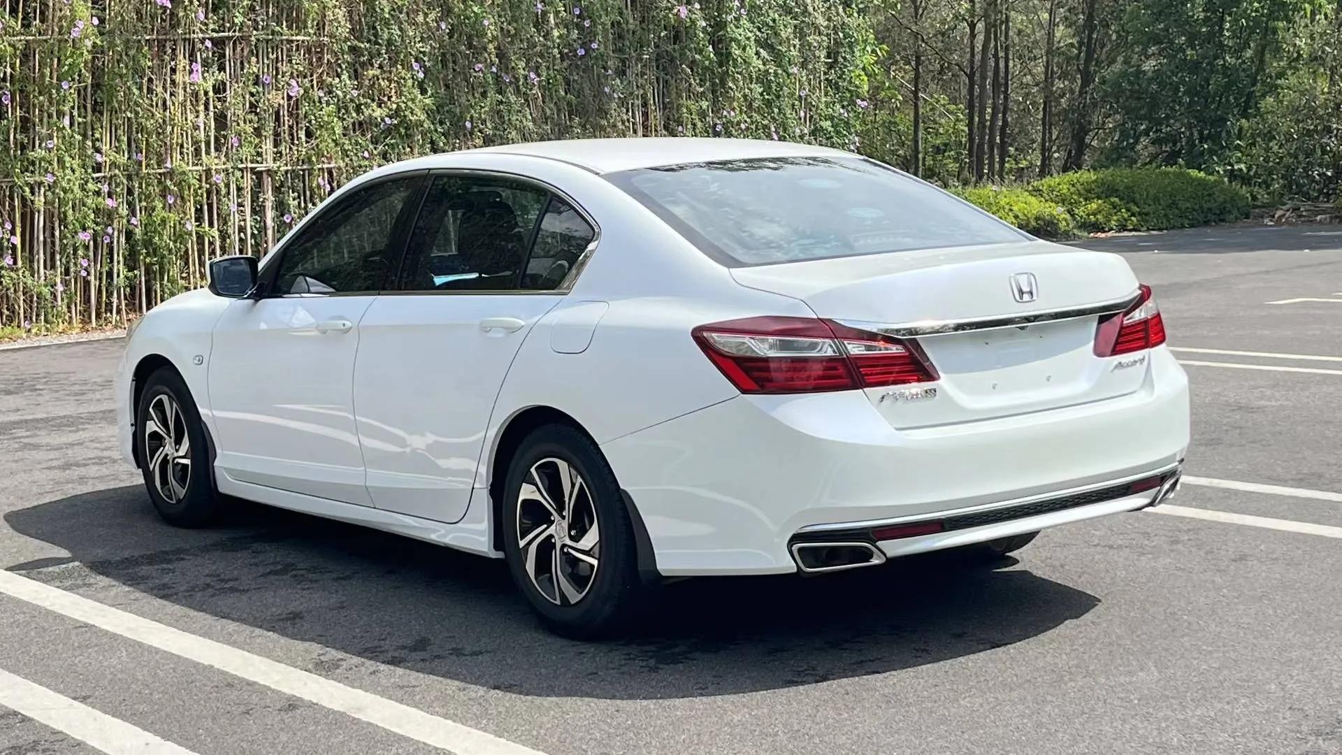 Honda Accord 2016 2.0L Comfort Edition — миниатюра 3