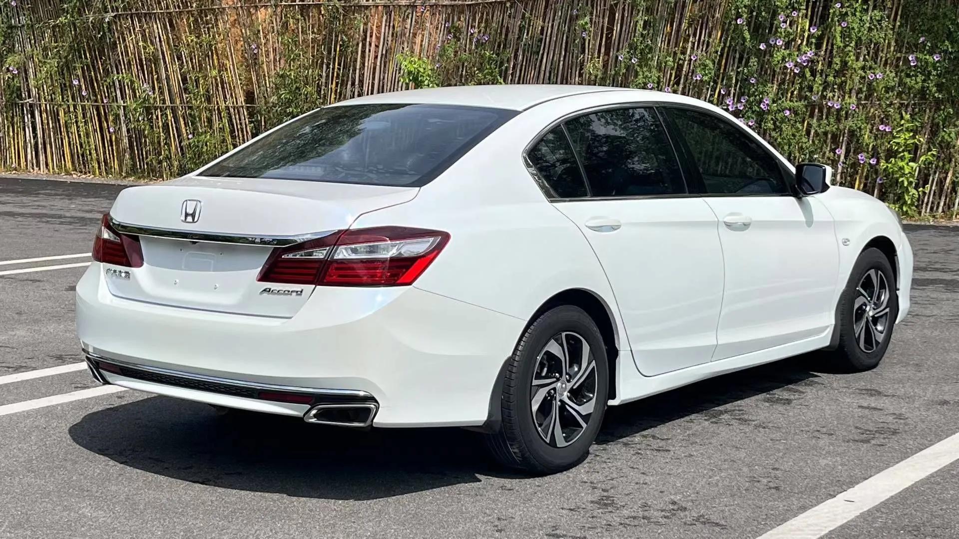 Honda Accord 2016 2.0L Comfort Edition — миниатюра 5