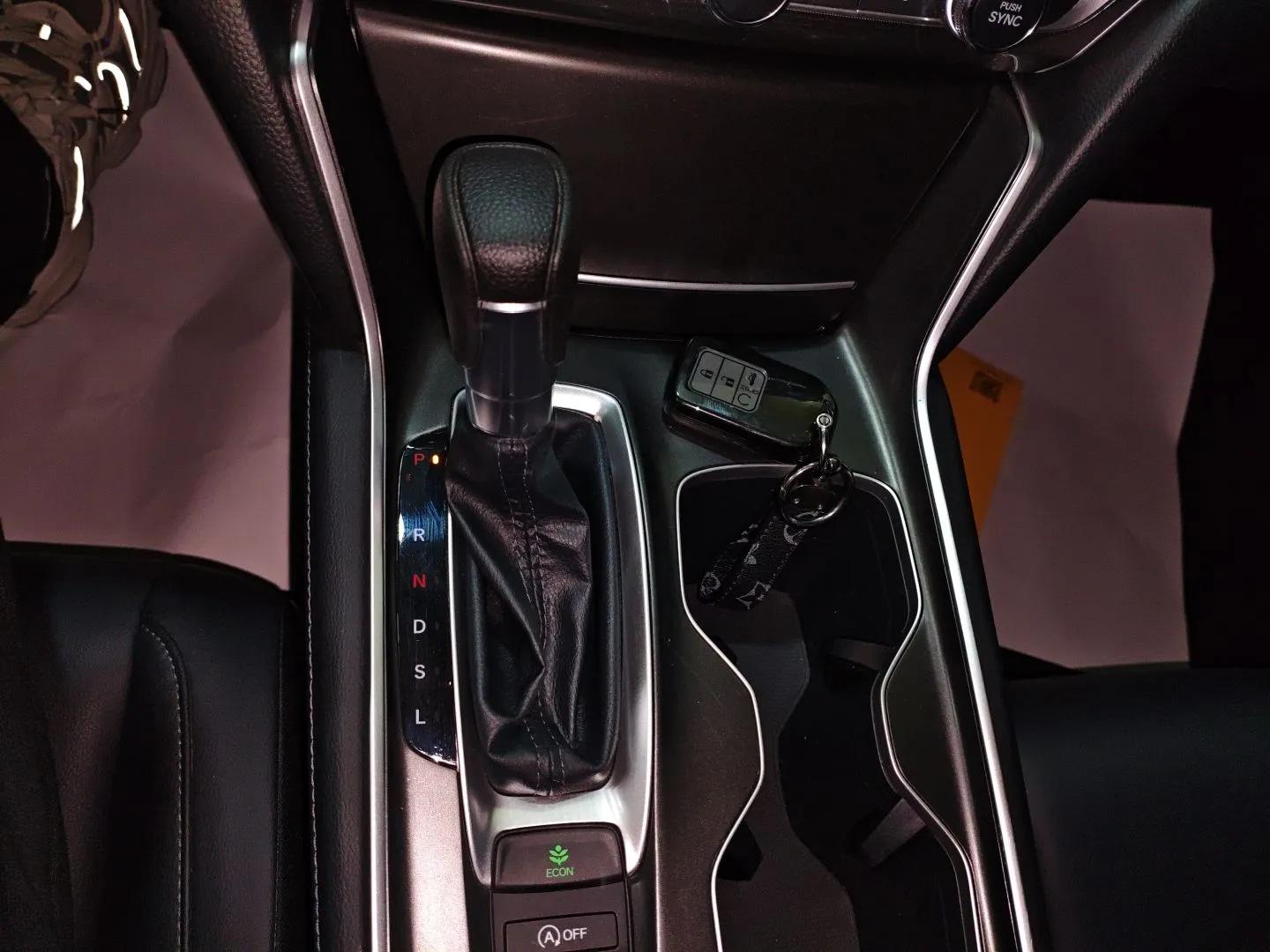 Honda Accord 2022 260TURBO Luxury Edition — миниатюра 17