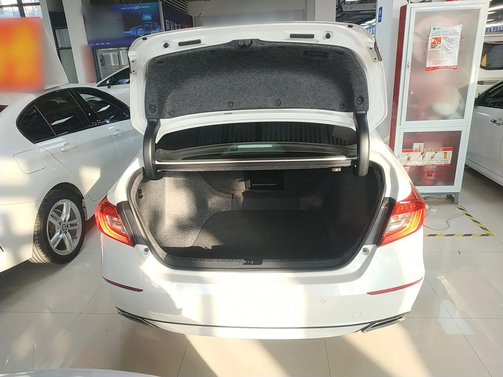 Honda Accord 2018 260TURBO Luxury Edition China VI — миниатюра 18