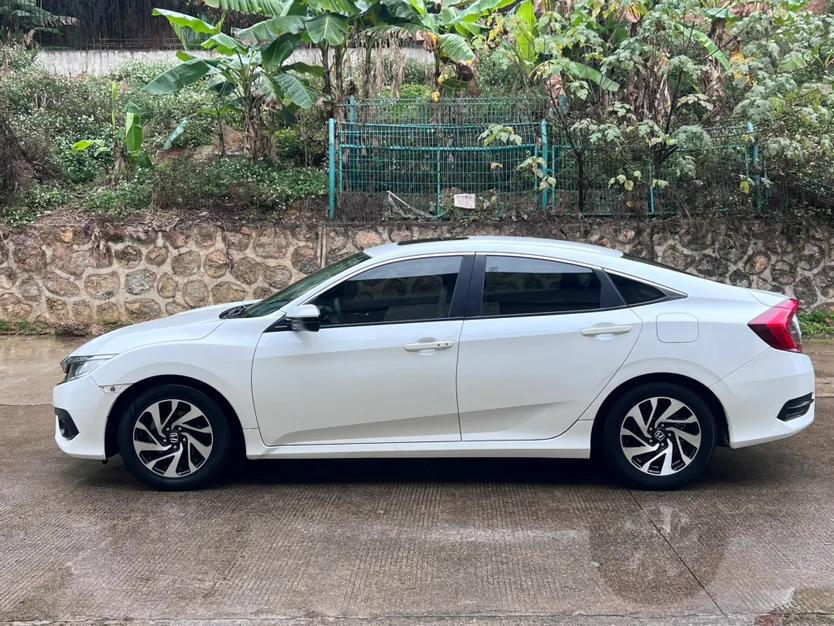 Honda Civic 2016 220TURBO CVT Luxury Edition — миниатюра 4