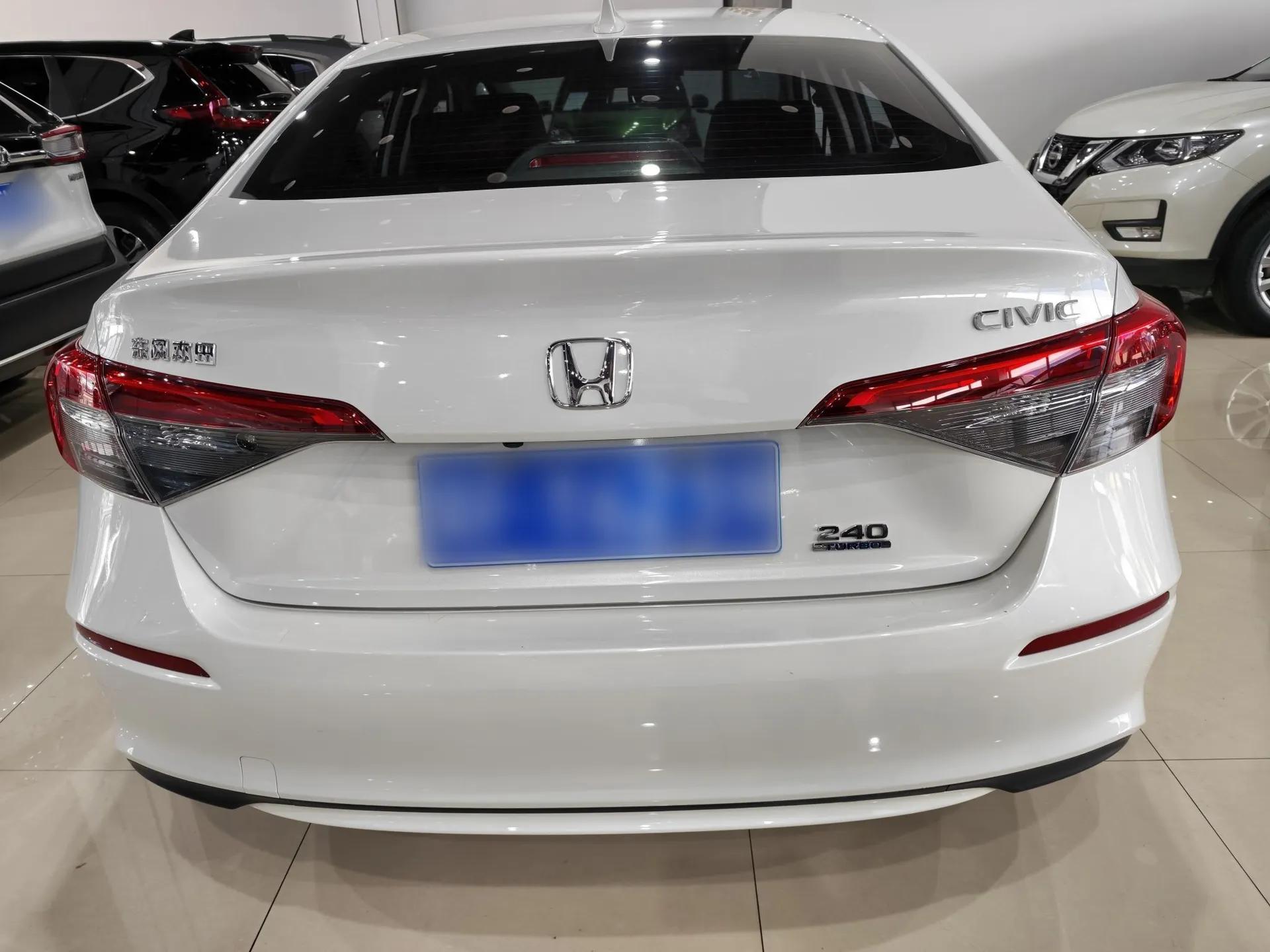 Honda Civic 2023 240TURBO CVT Dynamic · Center Stage Special Edition — миниатюра 5