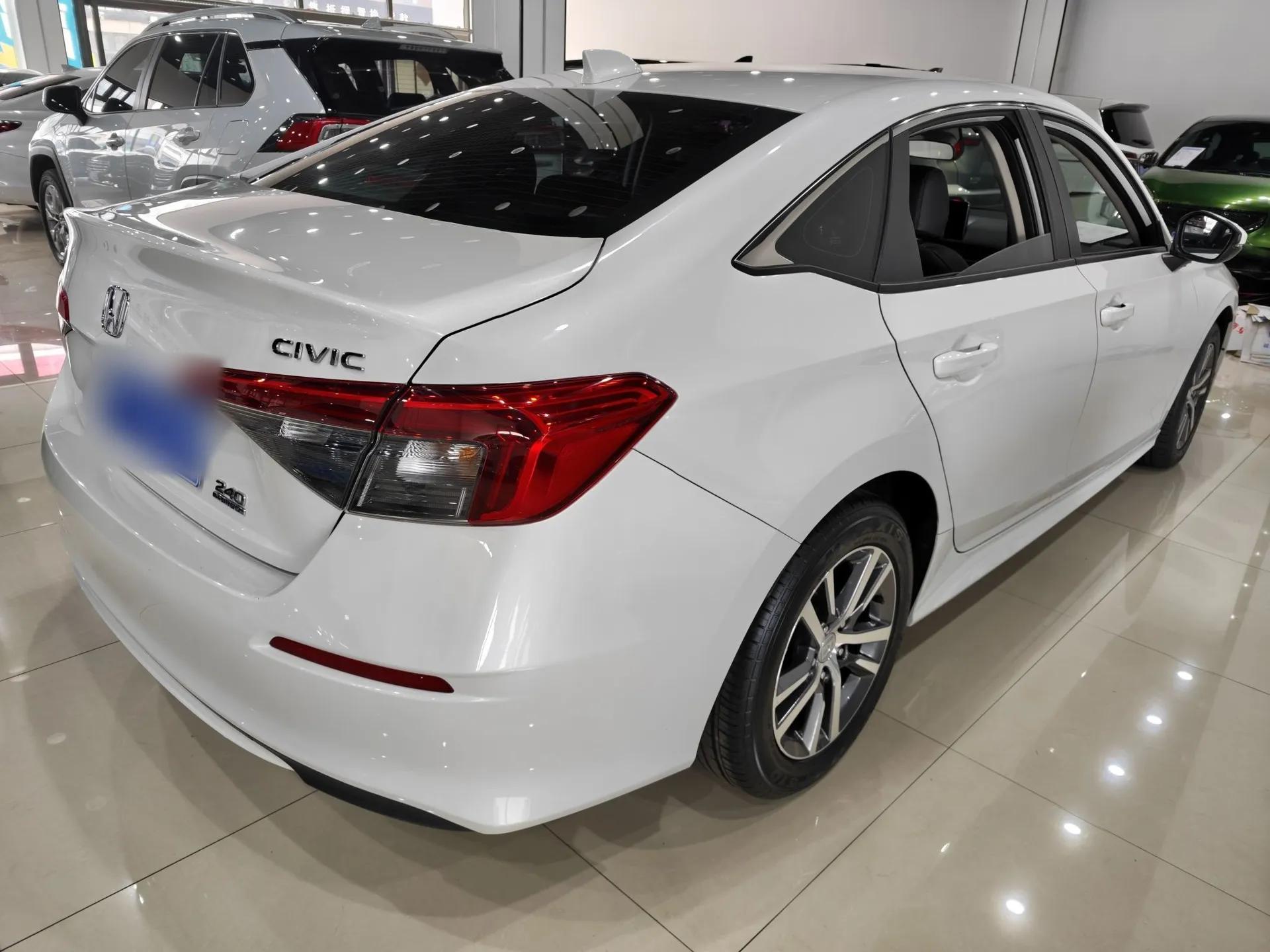 Honda Civic 2023 240TURBO CVT Dynamic · Center Stage Special Edition — миниатюра 6