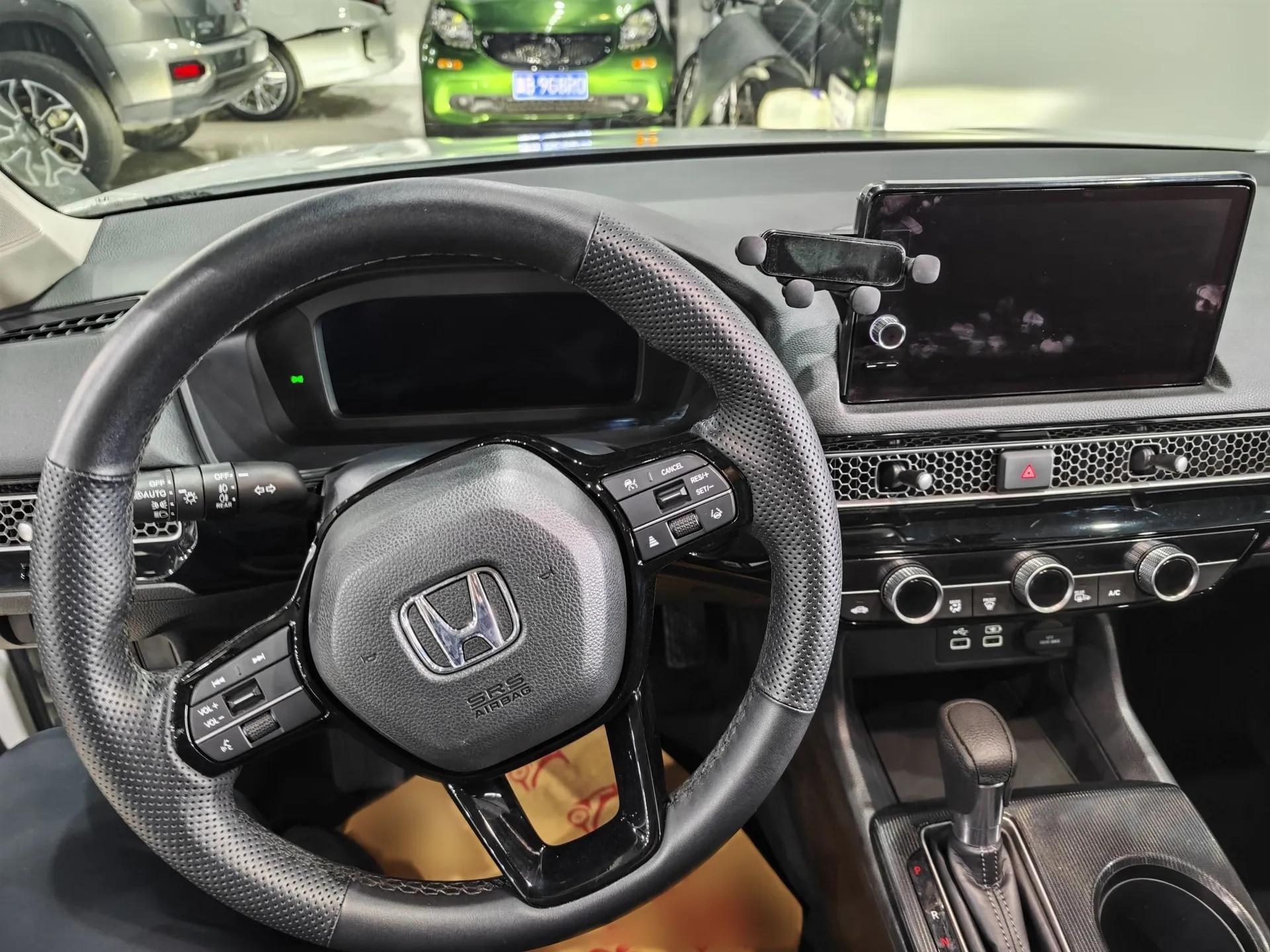 Honda Civic 2023 240TURBO CVT Dynamic · Center Stage Special Edition — миниатюра 8