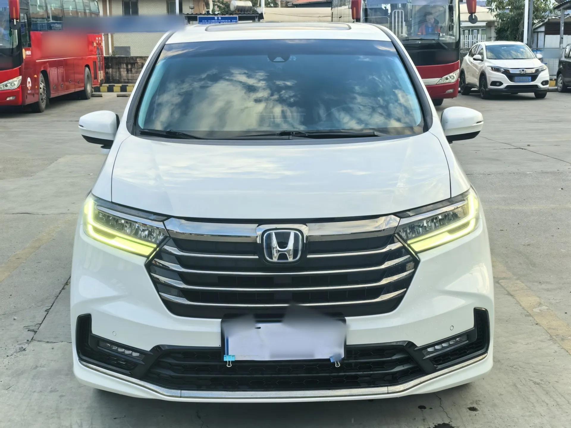 Honda Odyssey 2022 2.0L eHEV Sharp·Luxury Edition — миниатюра 3