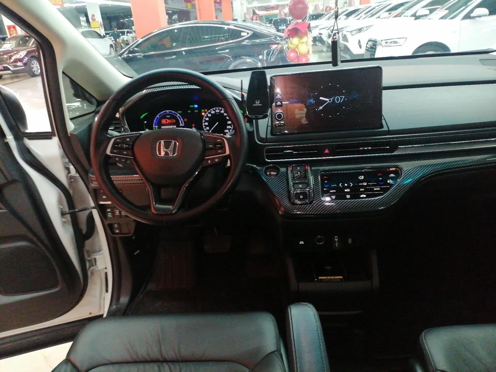 Honda Elysion 2022 2.0L eHEV Luxury Edition — миниатюра 12