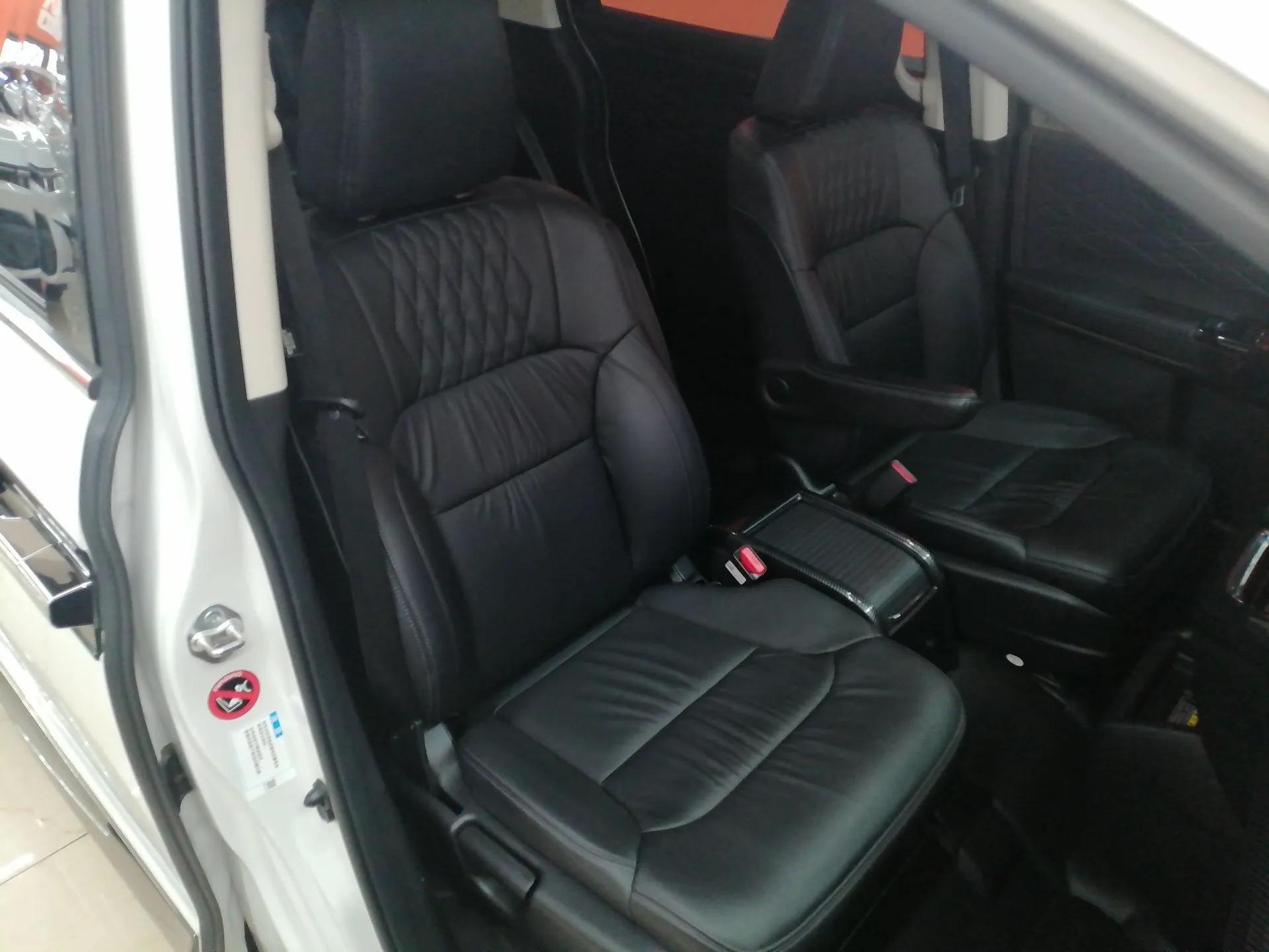 Honda Elysion 2022 2.0L eHEV Luxury Edition — миниатюра 23