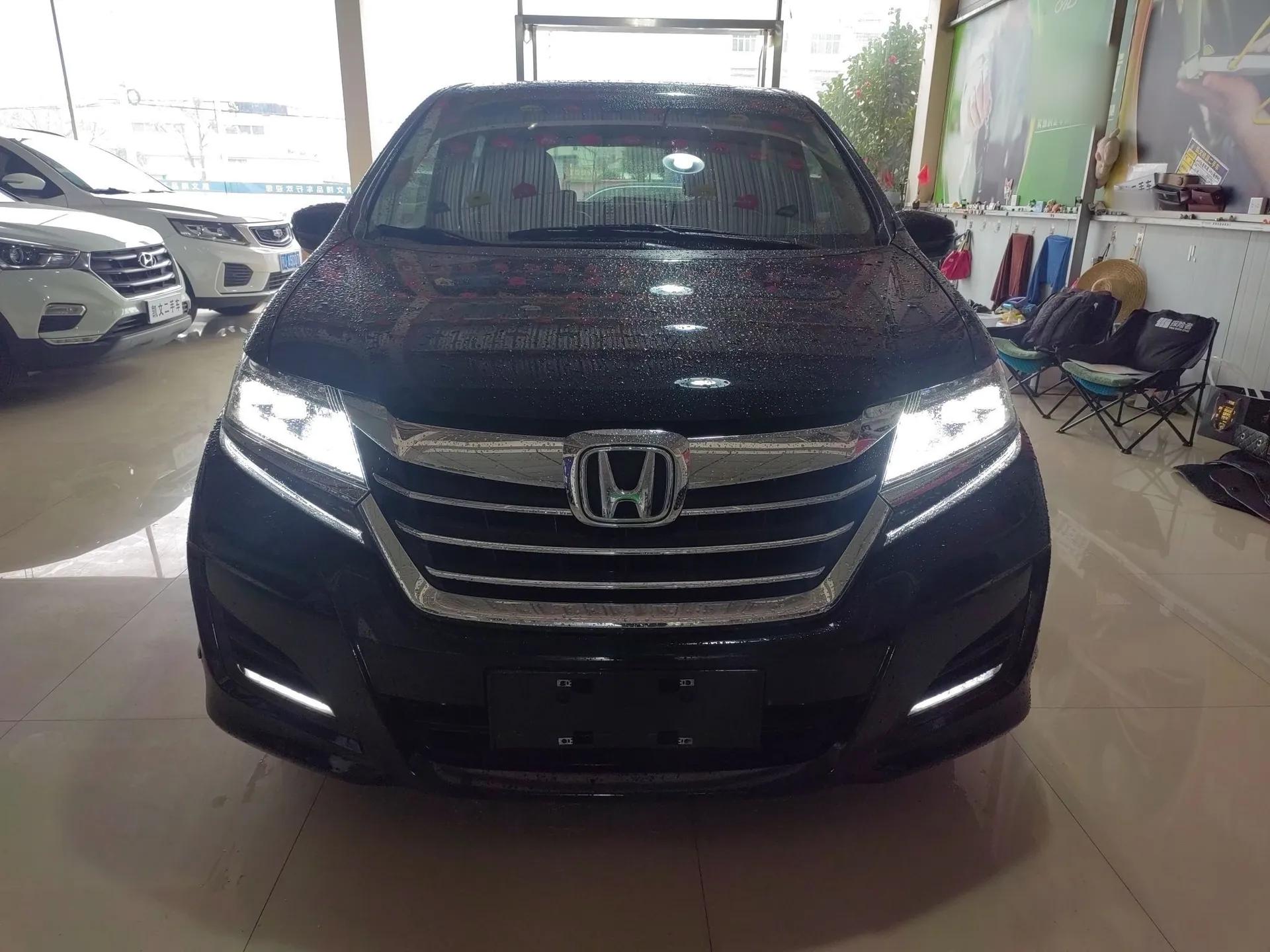 Honda Elysion 2016 2.4L Style Edition — миниатюра 2