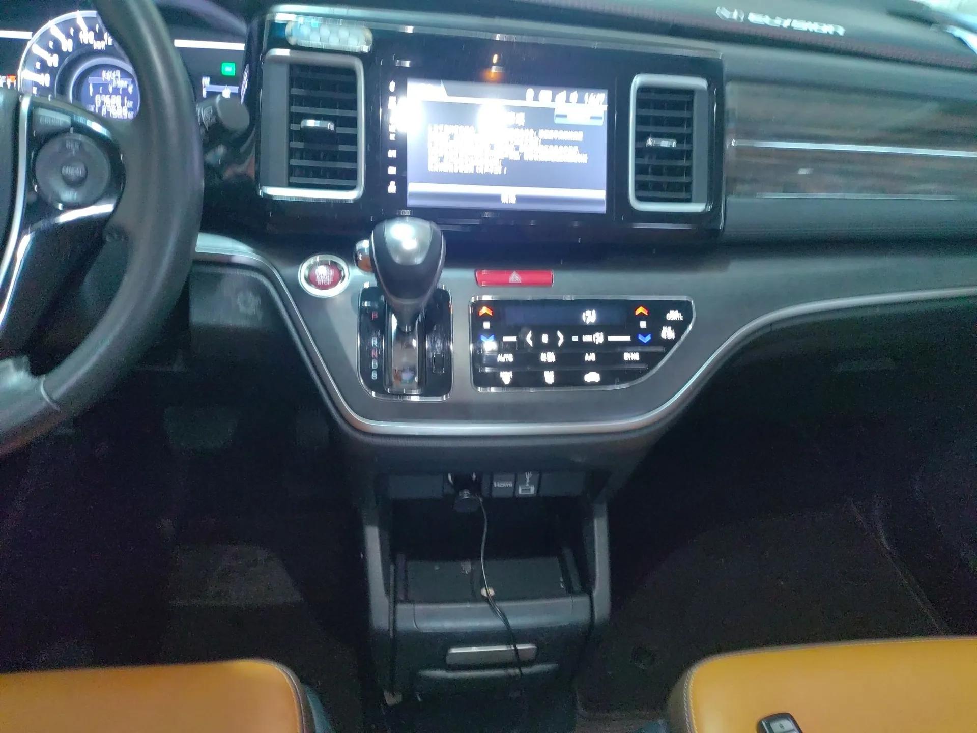 Honda Elysion 2016 2.4L Style Edition — миниатюра 17
