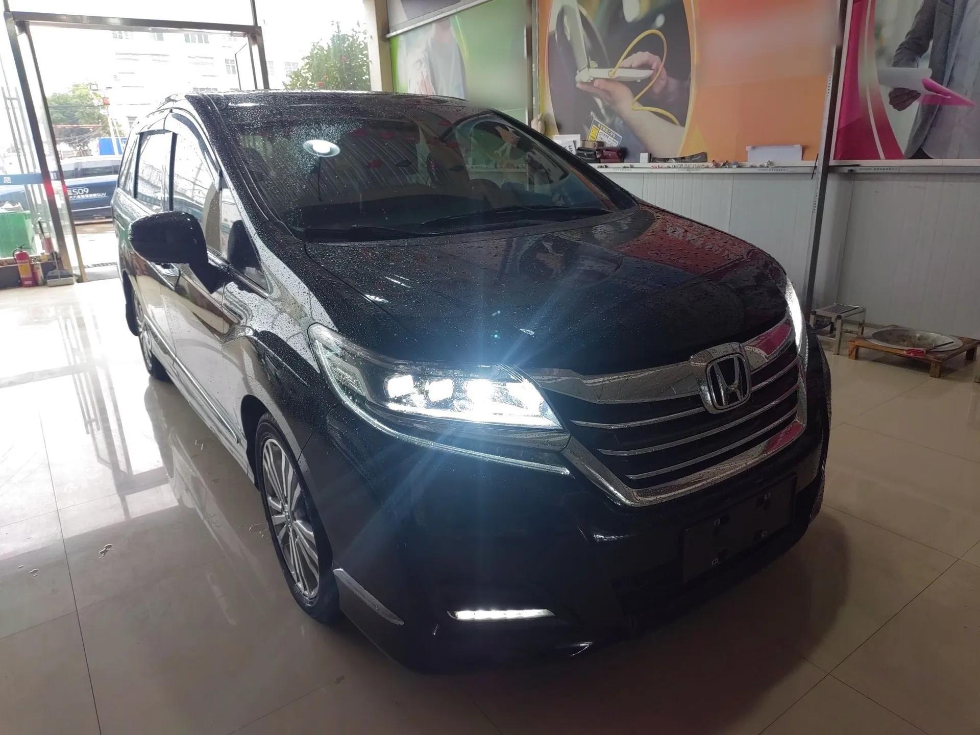 Honda Elysion 2016 2.4L Style Edition — миниатюра 3