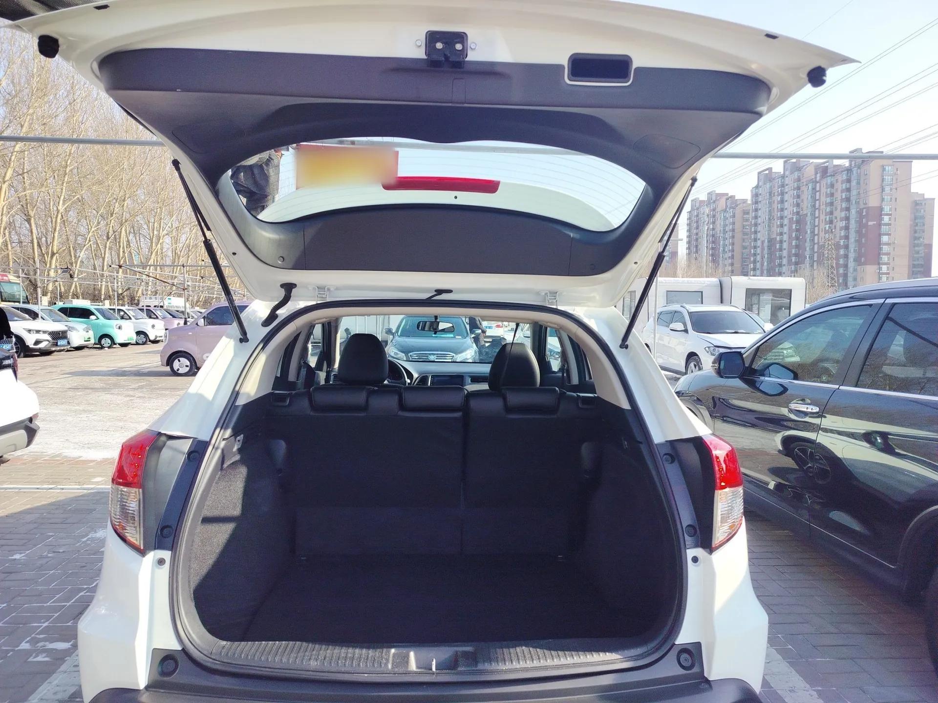 Honda Vezel 2020 1.5L CVT Pioneer Edition — миниатюра 18