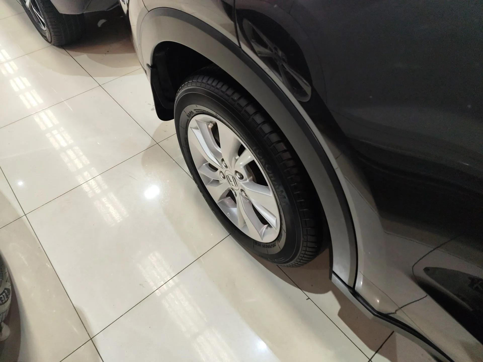 Honda Vezel 2017 1.5L CVT 2WD Comfort Model — миниатюра 10