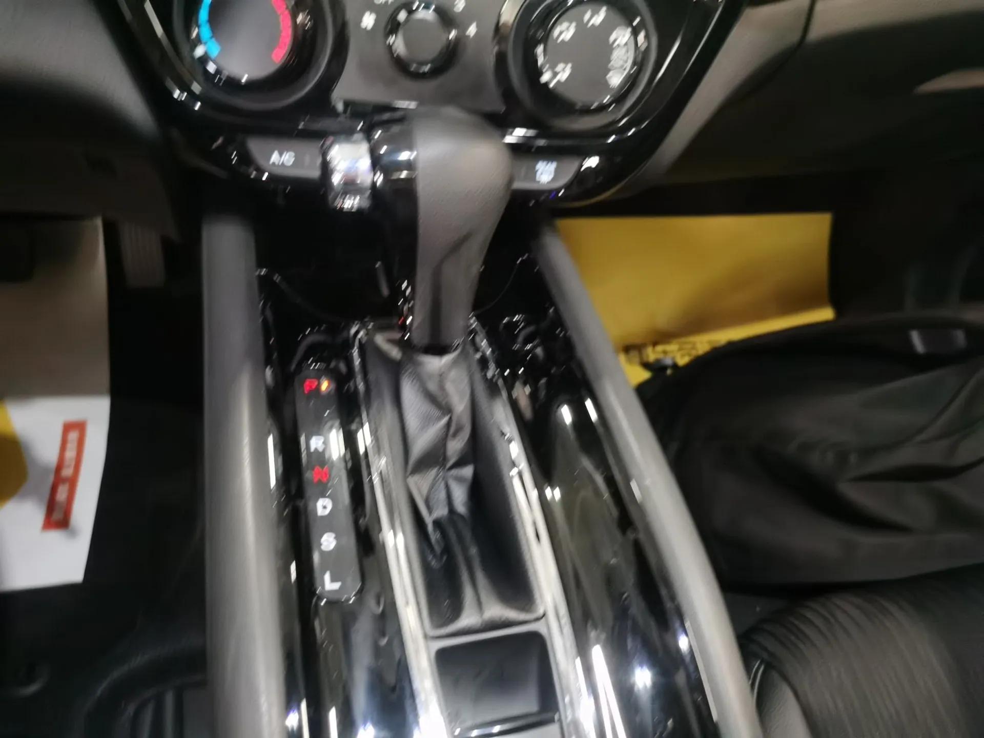Honda Vezel 2020 1.5L CVT Pioneer Edition — миниатюра 17
