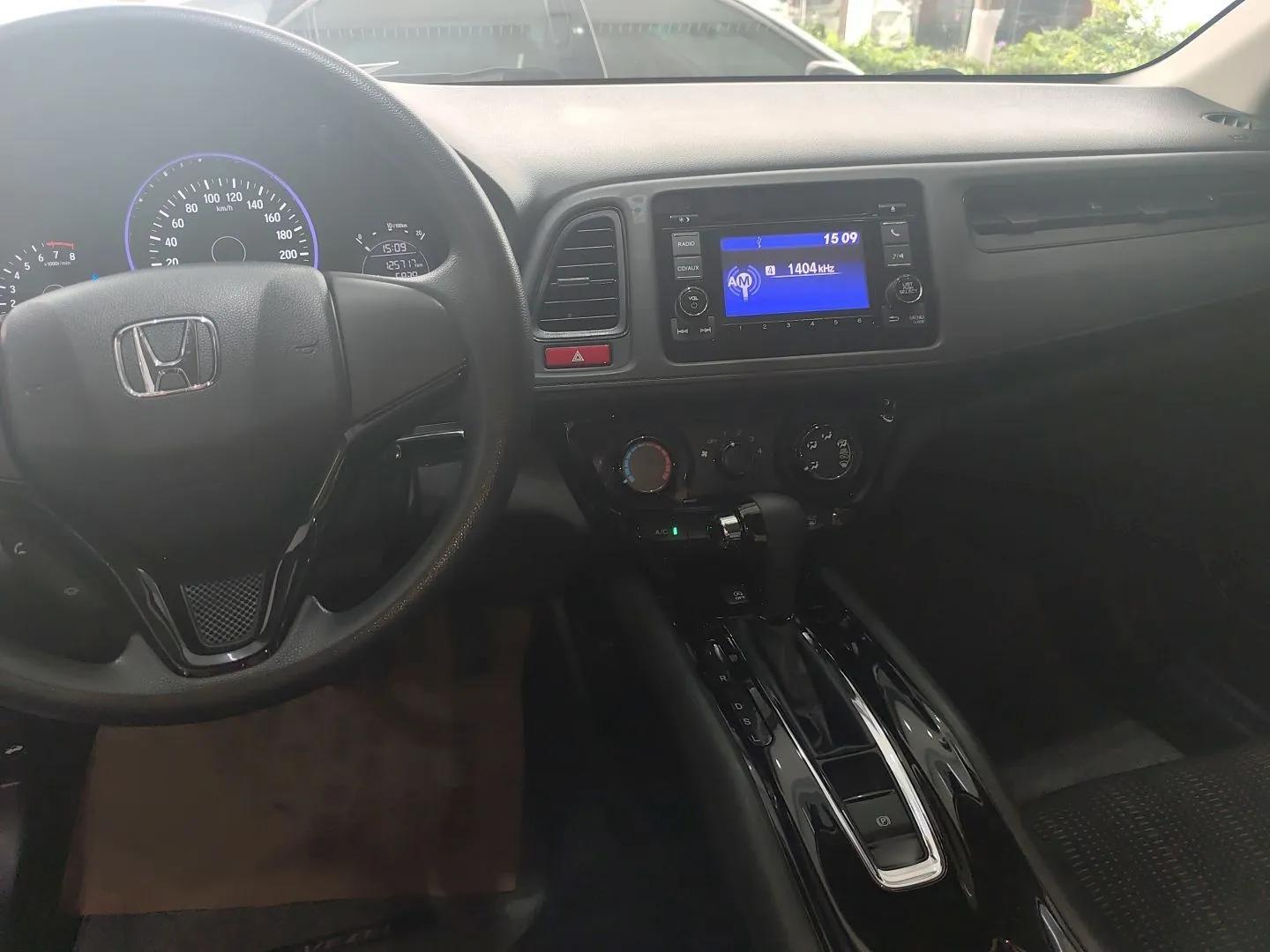 Honda Vezel 2015 1.8L CVT 2WD Elite Model — миниатюра 13