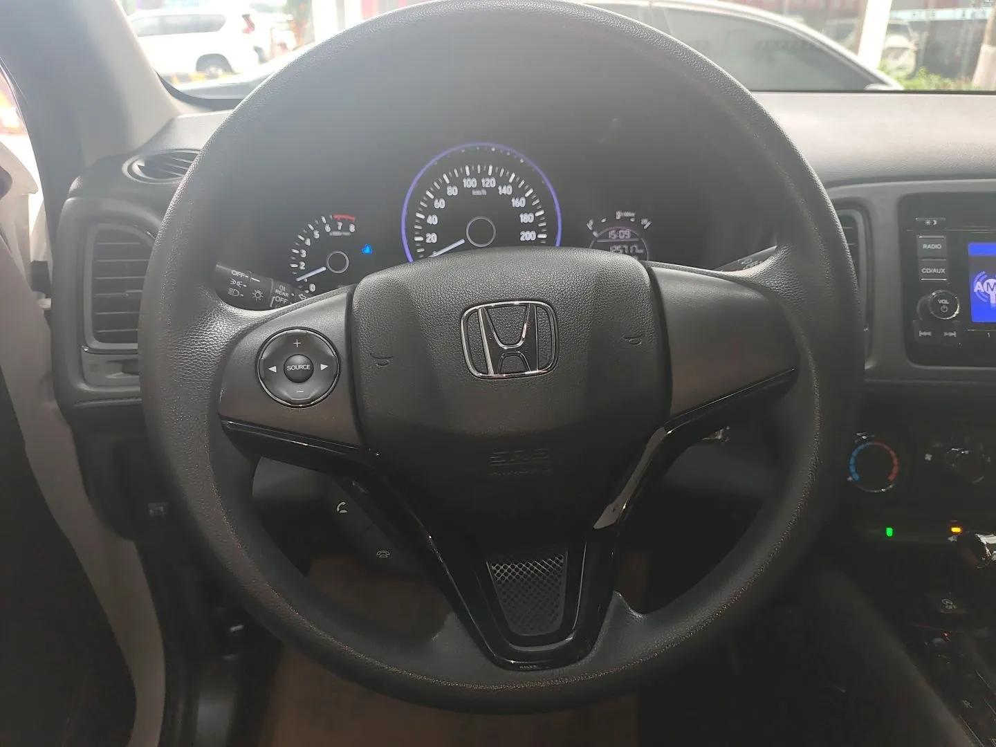 Honda Vezel 2015 1.8L CVT 2WD Elite Model — миниатюра 14