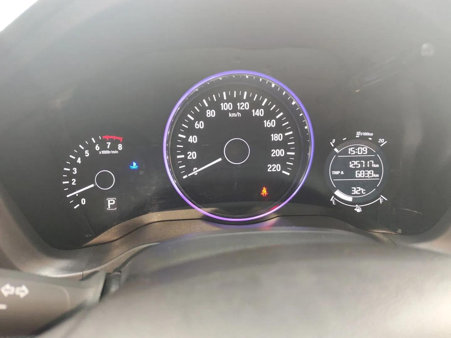 Honda Vezel 2015 1.8L CVT 2WD Elite Model — миниатюра 15