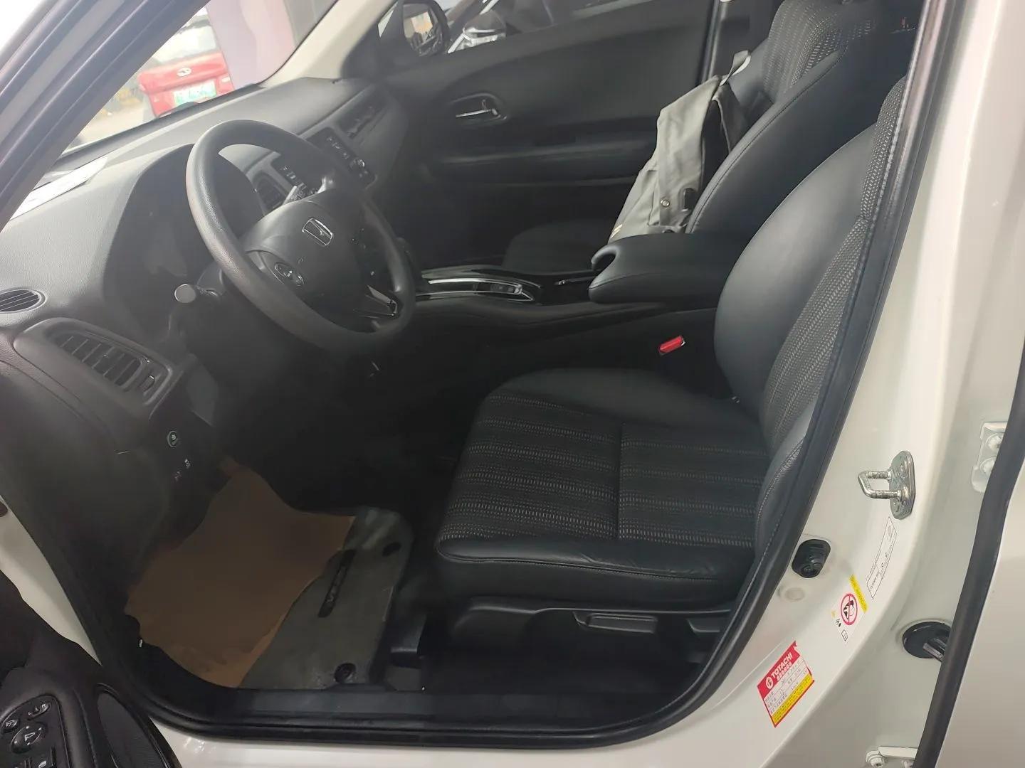 Honda Vezel 2015 1.8L CVT 2WD Elite Model — миниатюра 18