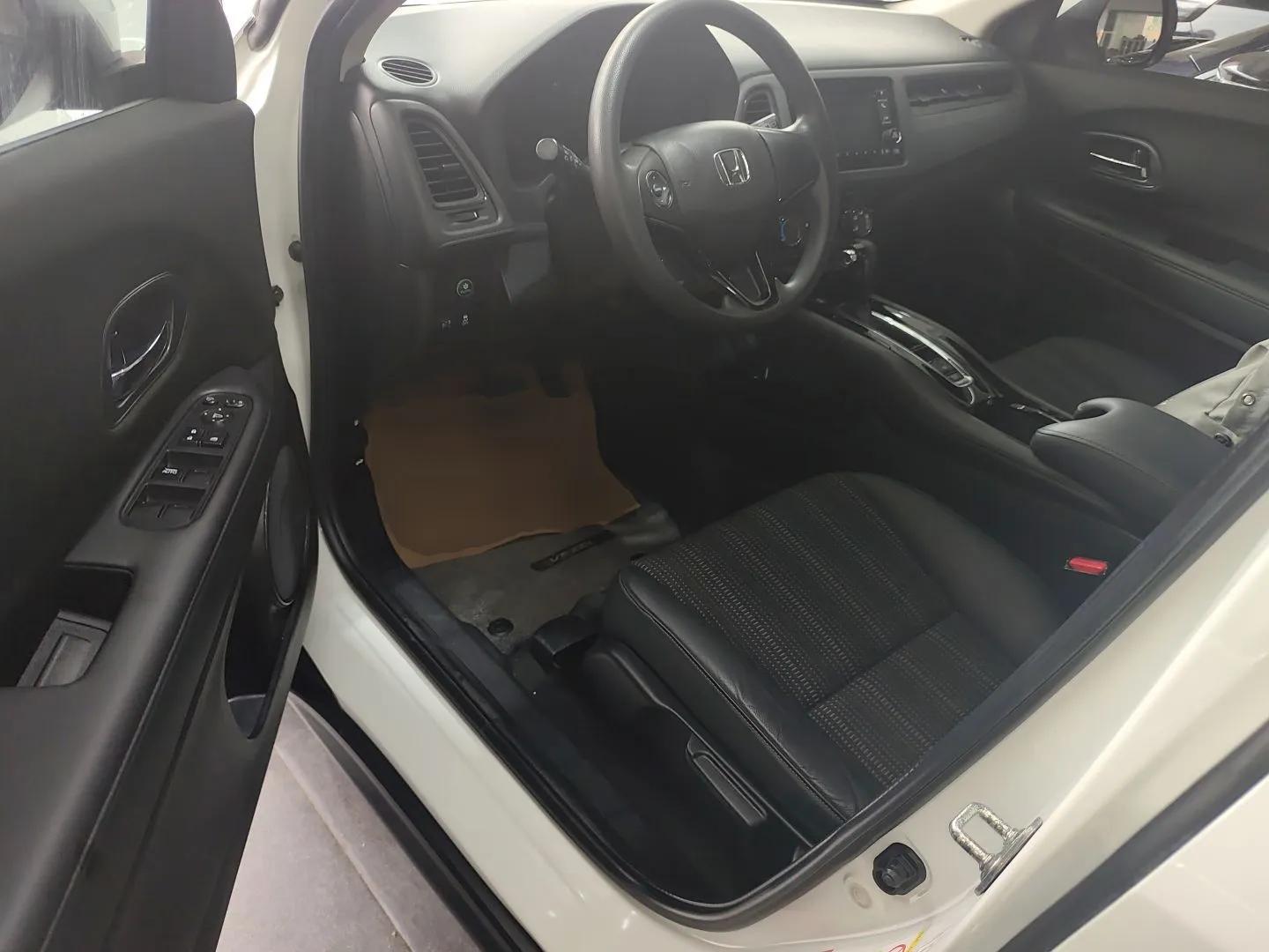 Honda Vezel 2015 1.8L CVT 2WD Elite Model — миниатюра 19