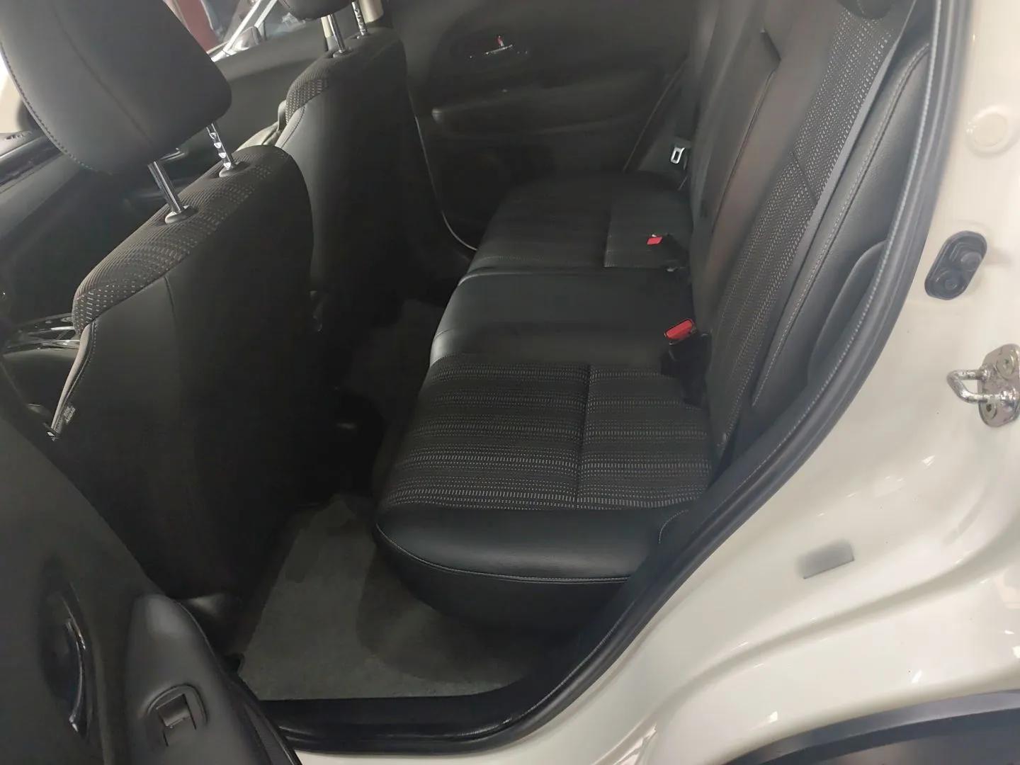Honda Vezel 2015 1.8L CVT 2WD Elite Model — миниатюра 20