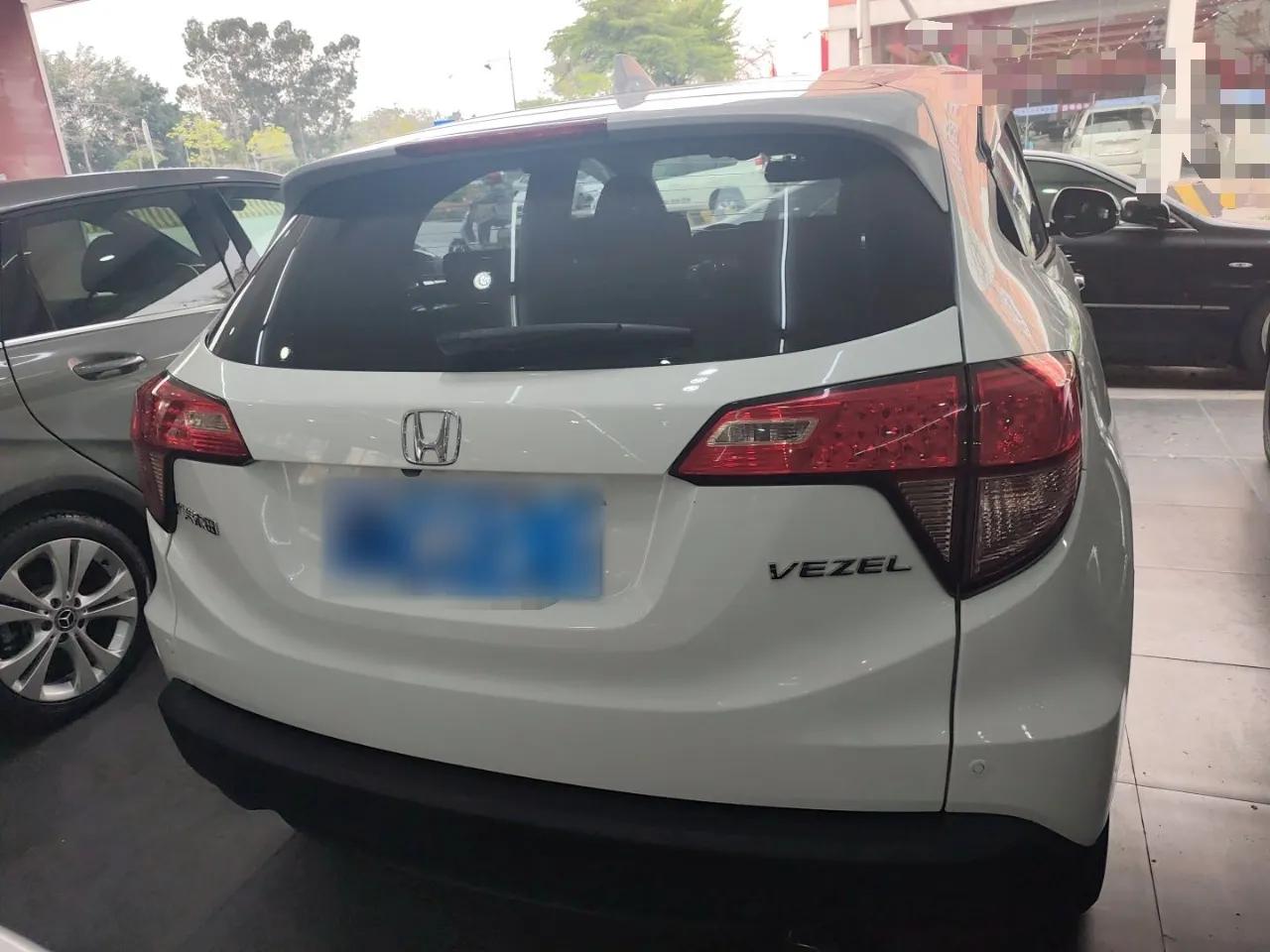 Honda Vezel 2015 1.8L CVT 2WD Elite Model — миниатюра 5