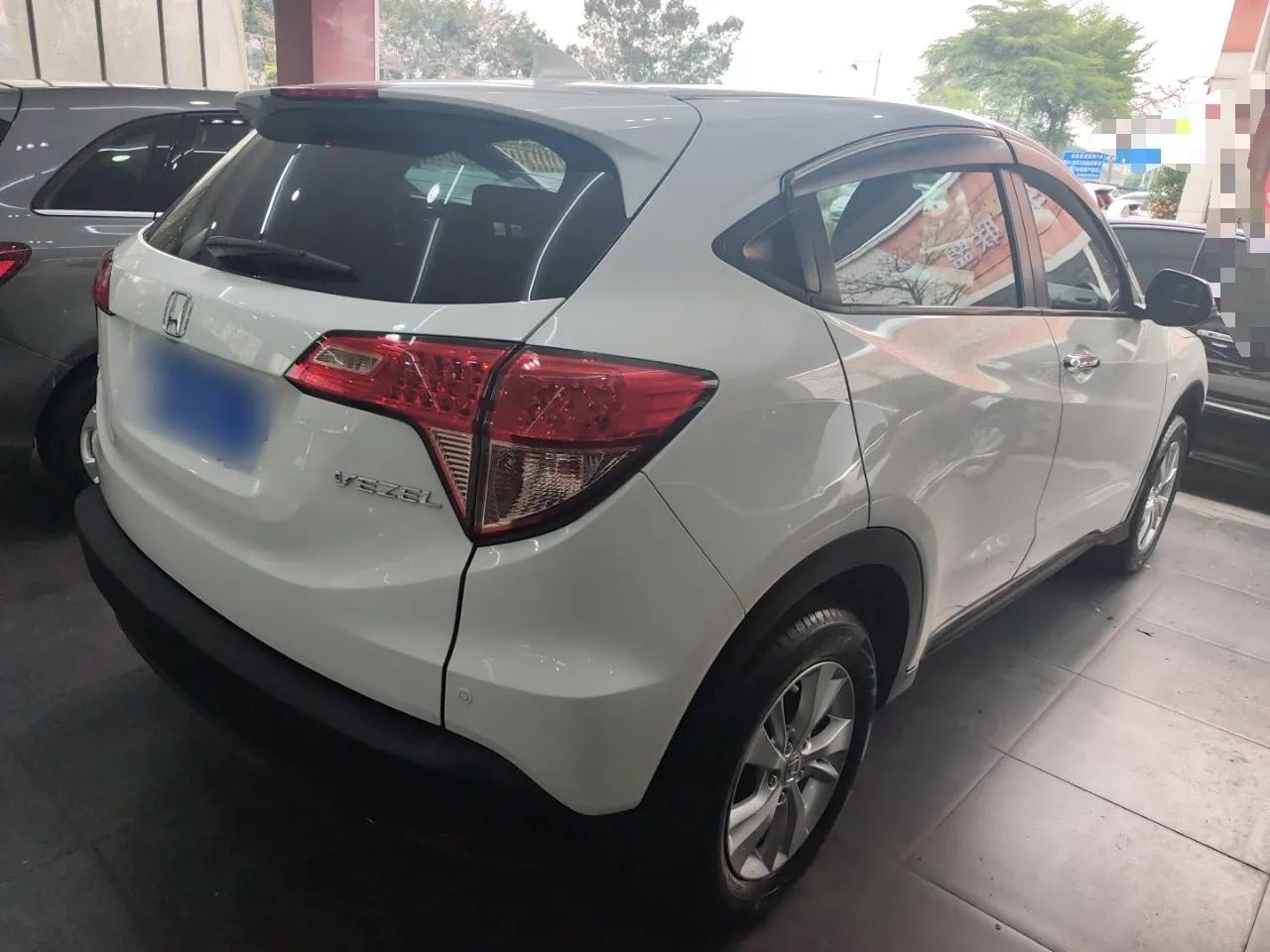 Honda Vezel 2015 1.8L CVT 2WD Elite Model — миниатюра 6