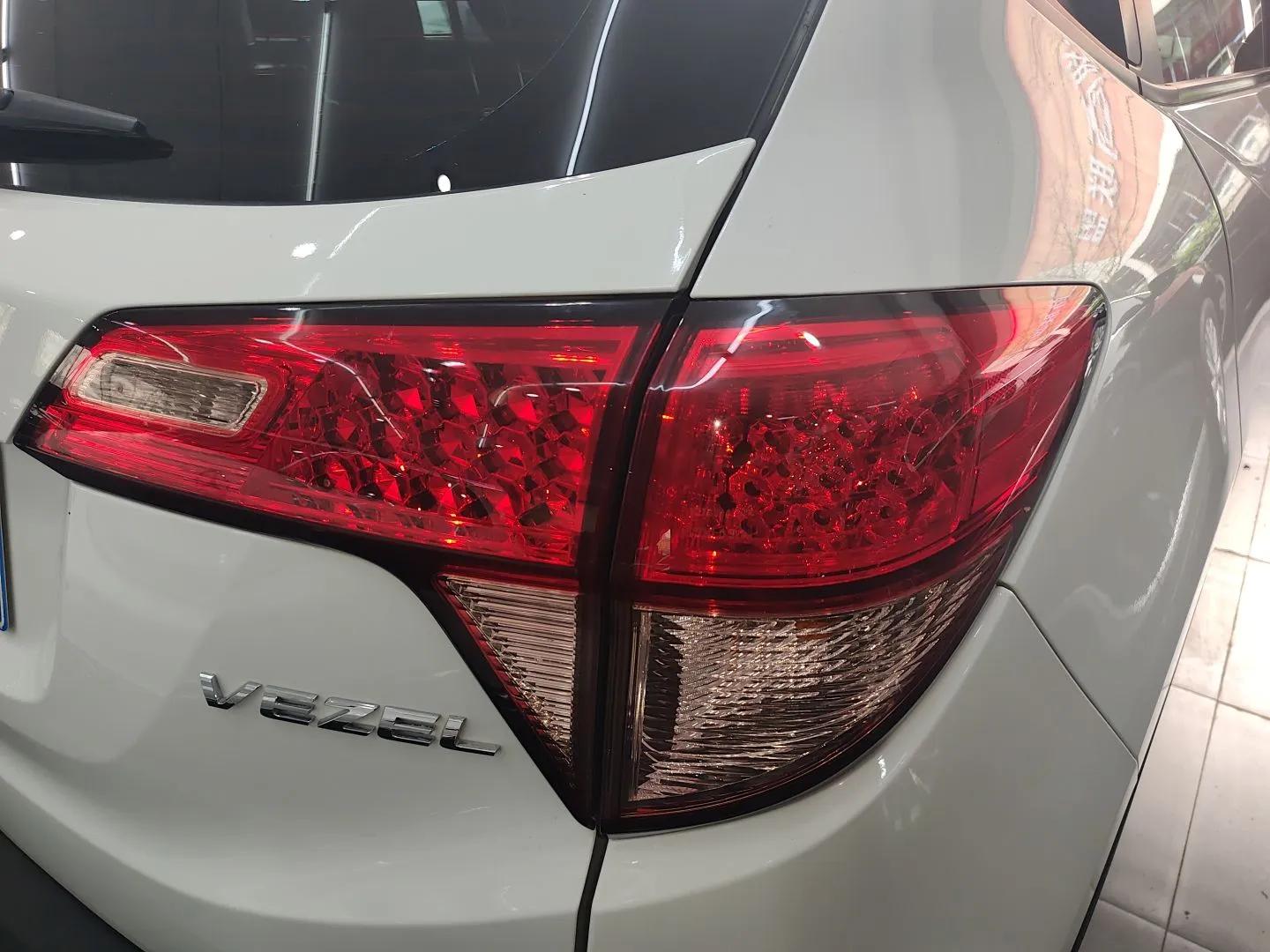 Honda Vezel 2015 1.8L CVT 2WD Elite Model — миниатюра 7