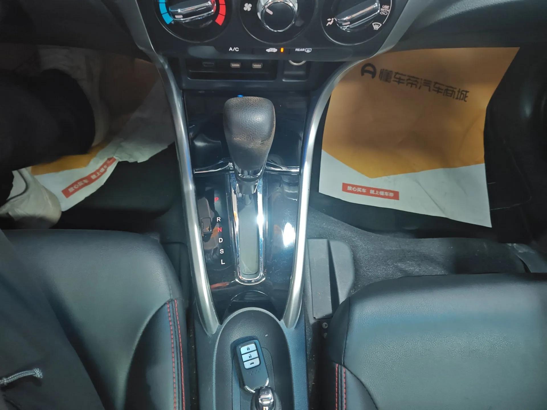 Honda Crider 2016 1.8L CVT Luxury Edition — миниатюра 17