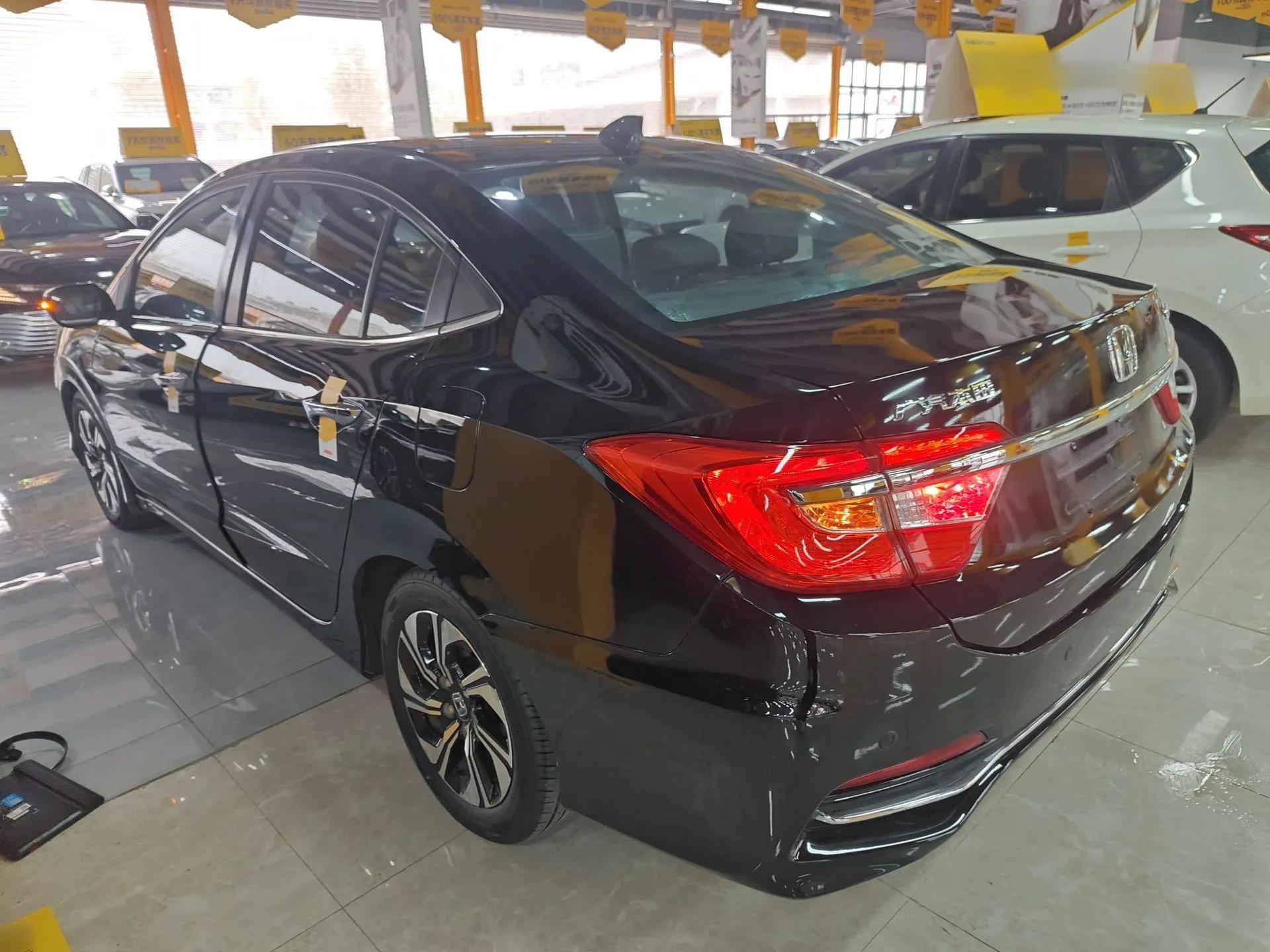 Honda Crider 2016 1.8L CVT Luxury Edition — миниатюра 4