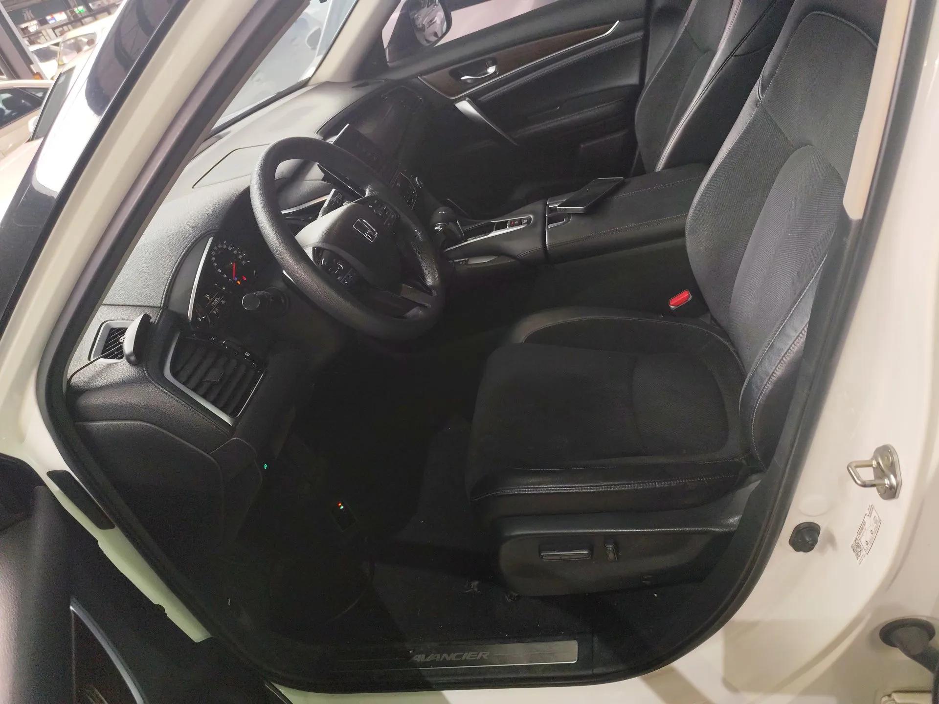 Honda Avancier 2019 240TURBO Two-Wheel Drive Elite Edition — миниатюра 17