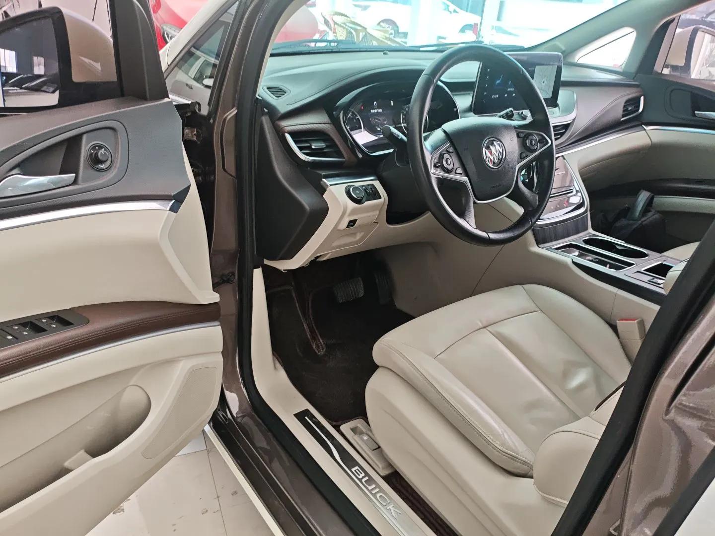 Buick GL8 2021 Land Cruiser Executive 652T Premium Model — миниатюра 18