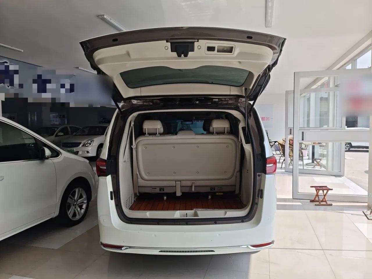 Buick GL8 2021 Land Cruiser Executive 652T Premium Model — миниатюра 21