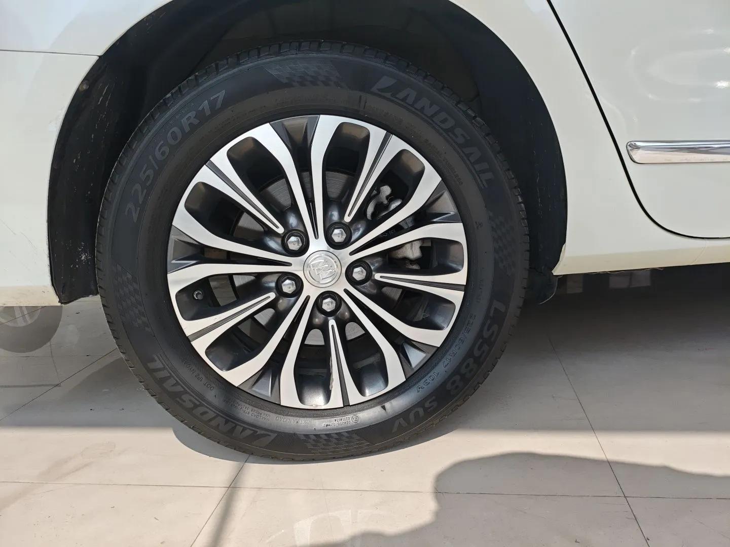 Buick GL8 2021 Land Cruiser Executive 652T Premium Model — миниатюра 10
