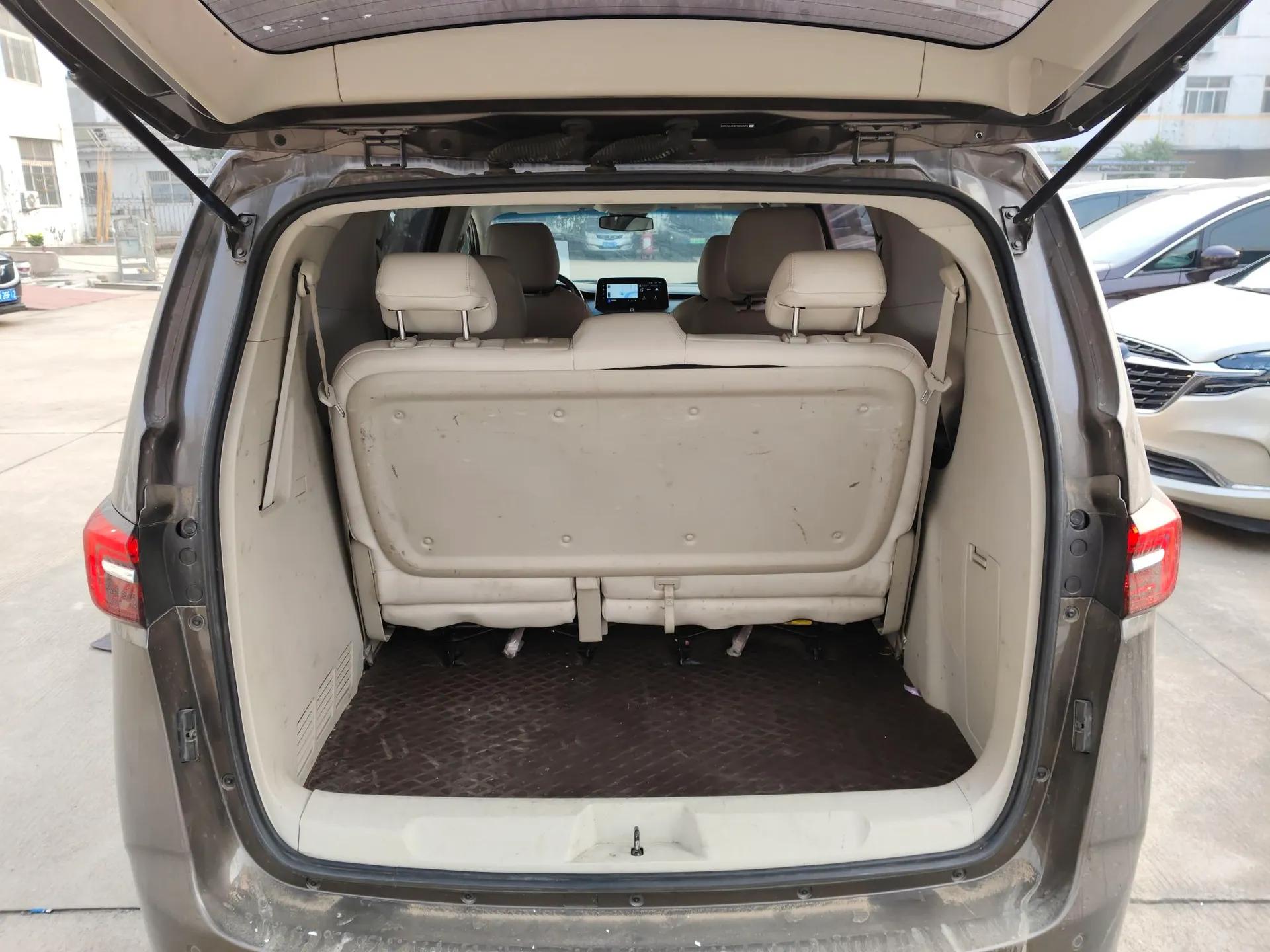 Buick GL8 2023 Land Executive Class Smart Enjoyment Model — миниатюра 22